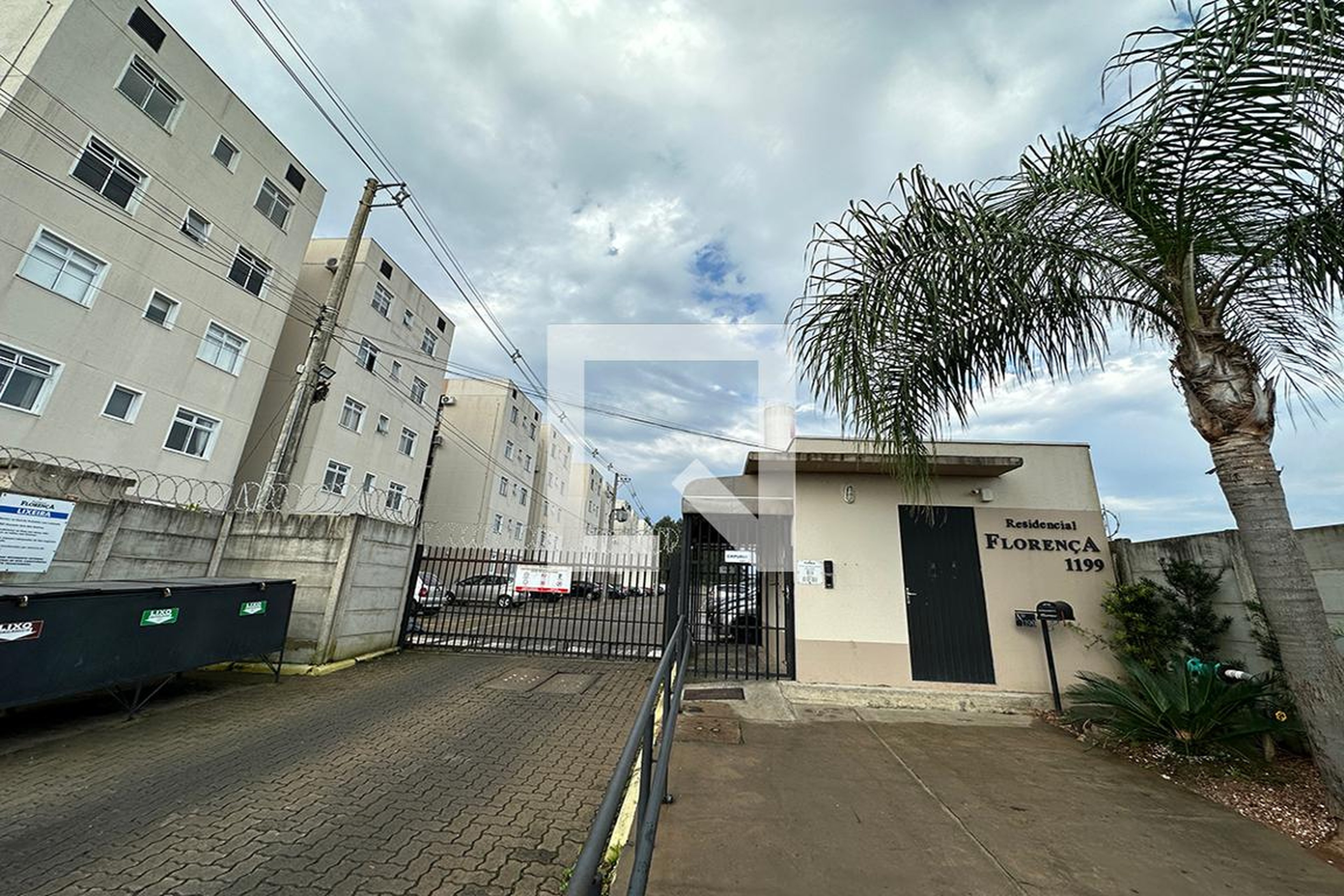 Fachada do Condomínio Condomínio Florença
