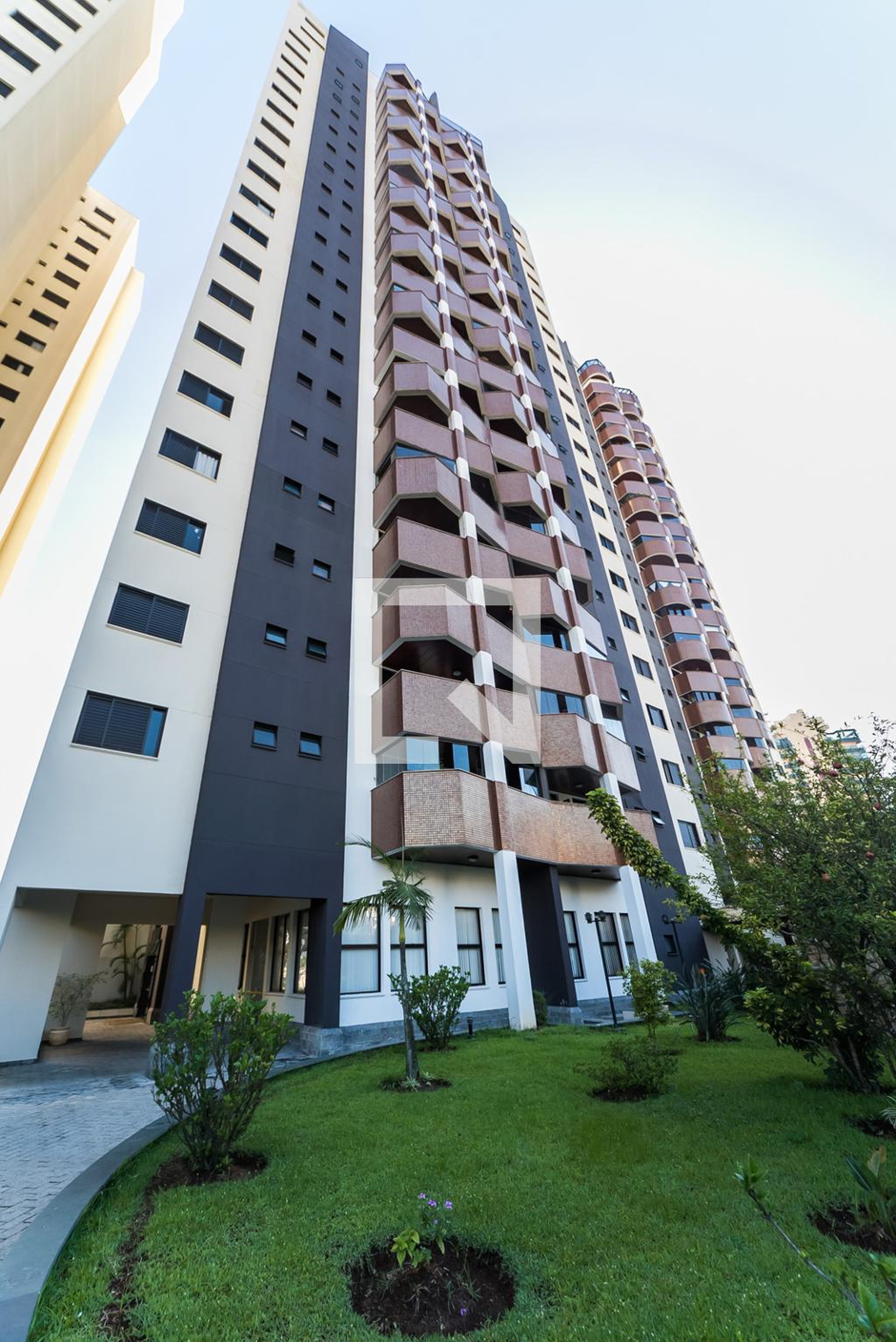 Fachada Condomínio em Rua Engenheiro Isaac Garcêz, 663