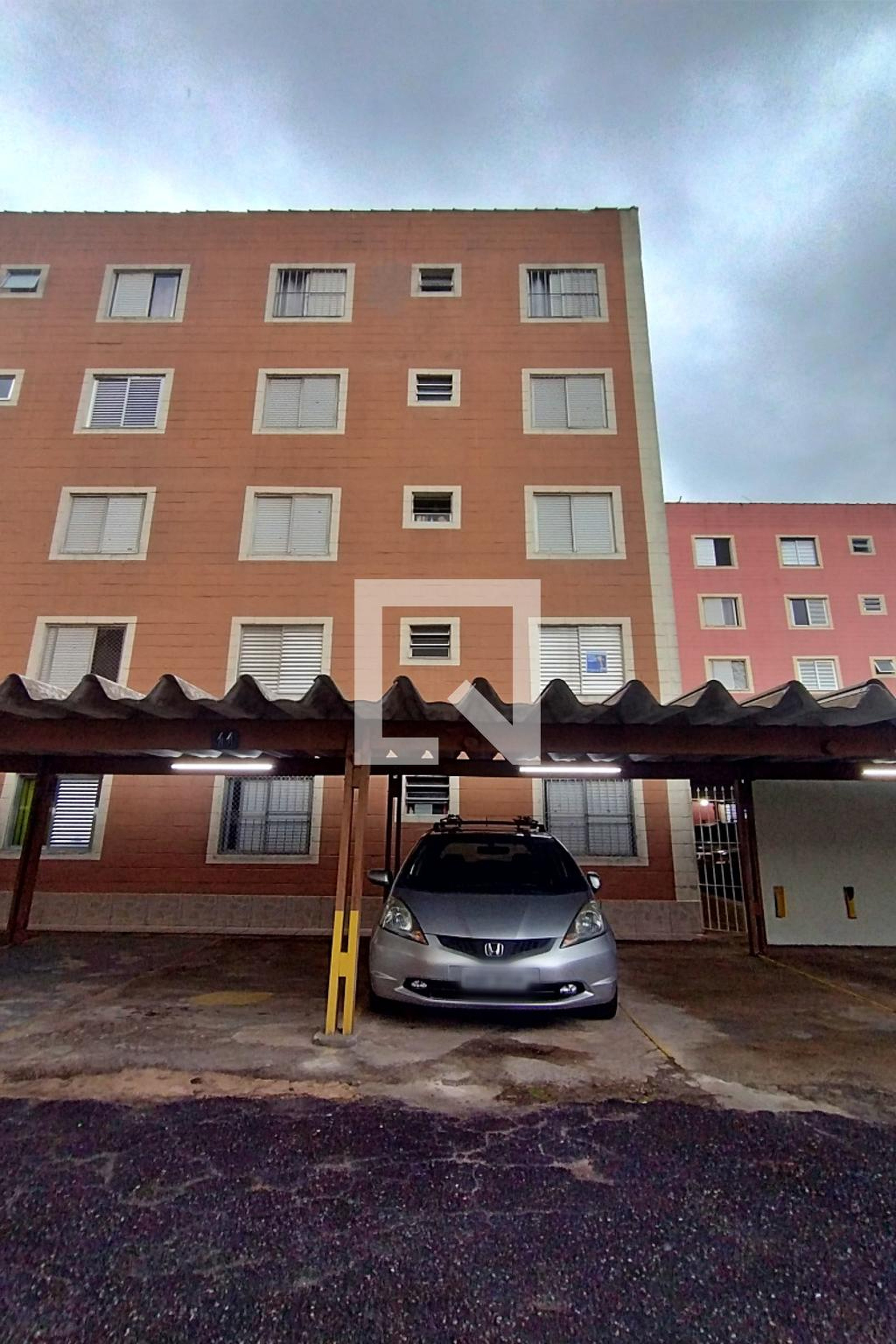 Fachada Condomínio em Rua Jaime Costa, 19