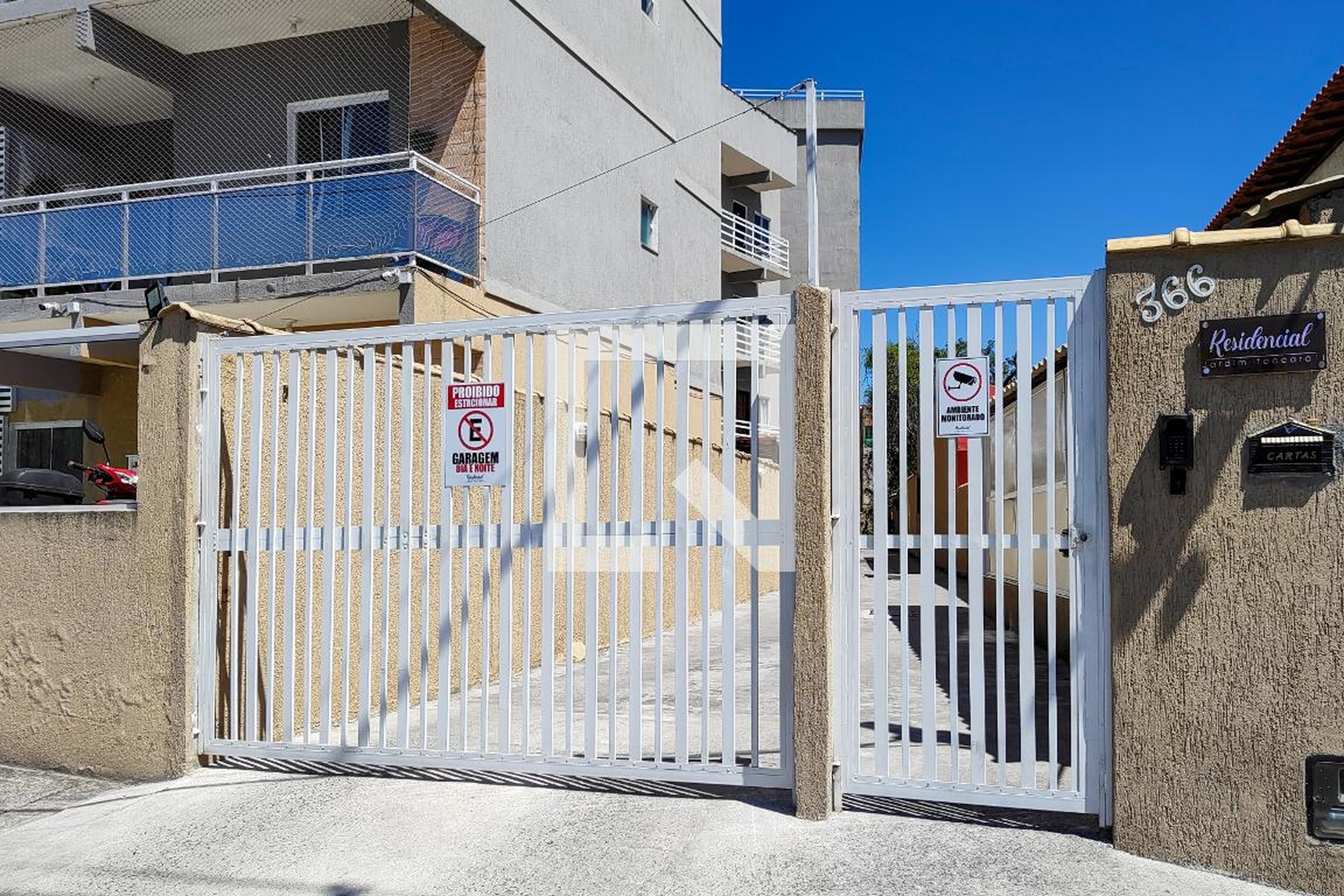 Fachada do condomínio Condomínio em Rua Itaocara, 366