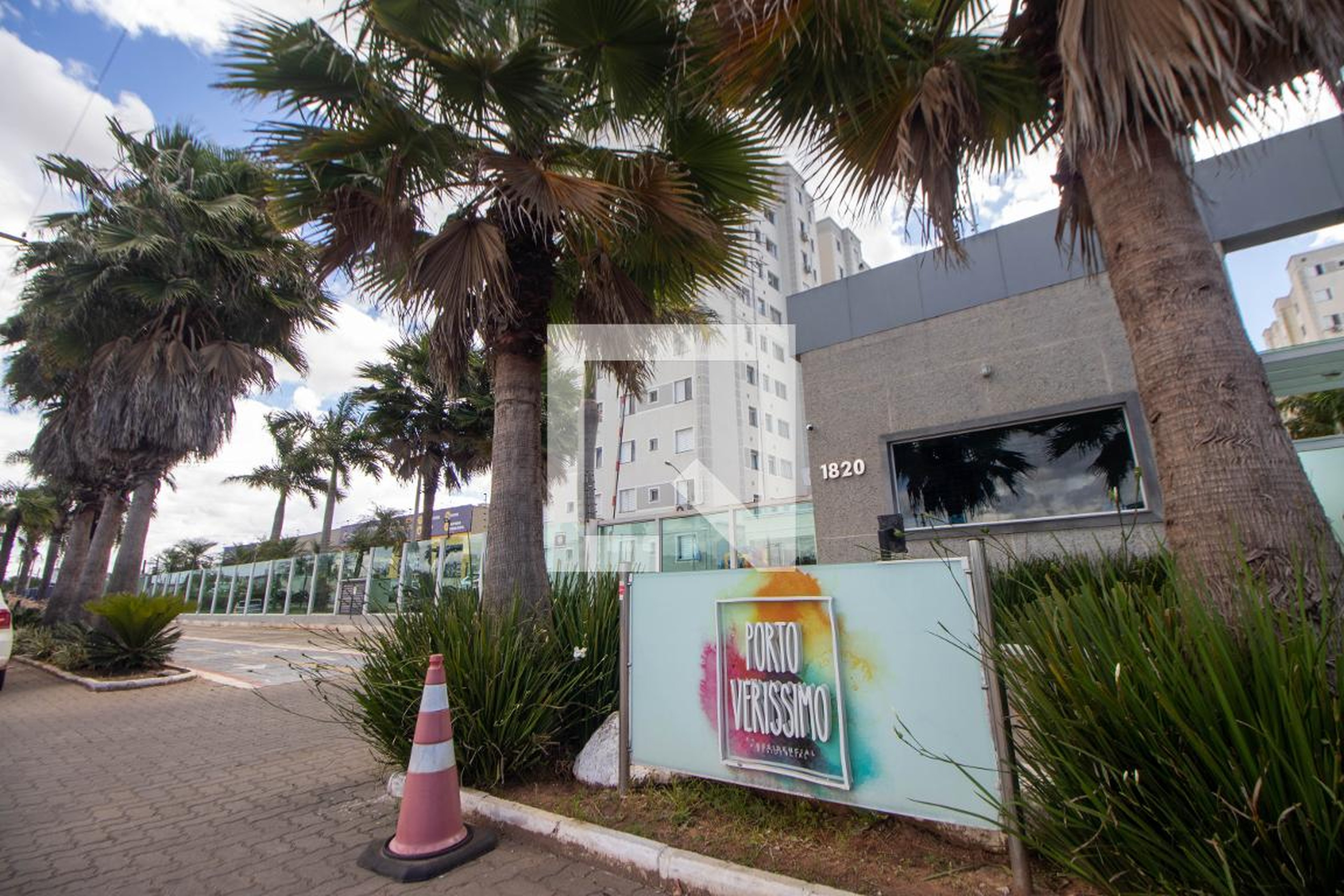 Fachada do Condomínio Condomínio Porto Veríssimo