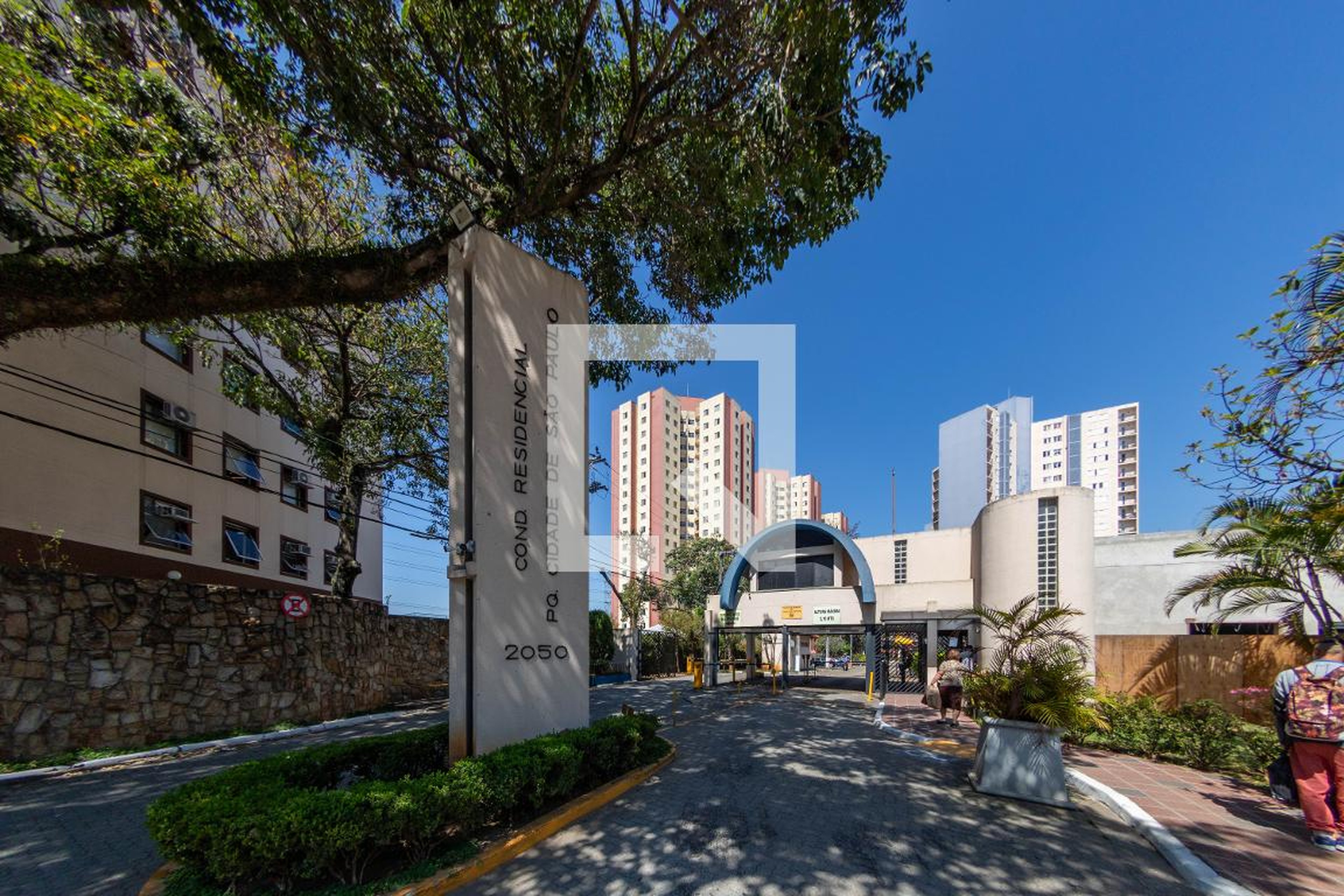 Fachada Condomínio em Rua Costa Barros, 2050 bloco 5