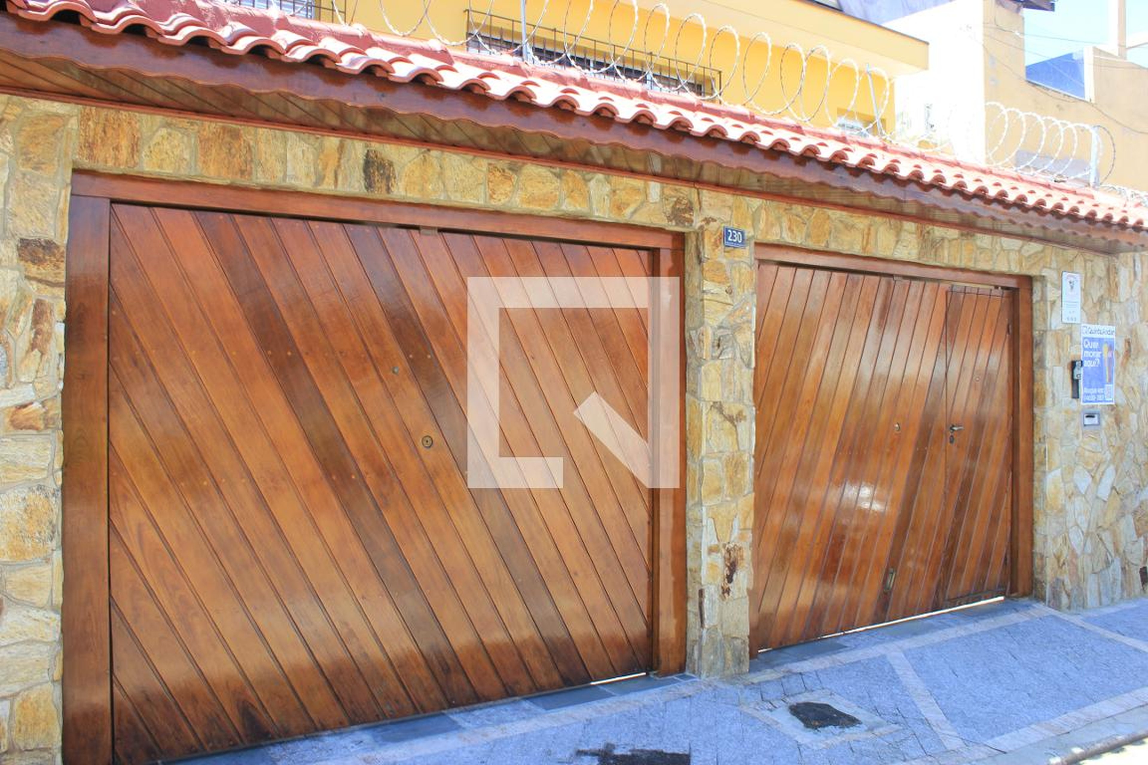 Fachada Condomínio em Rua Máximo Gonçalves, 230