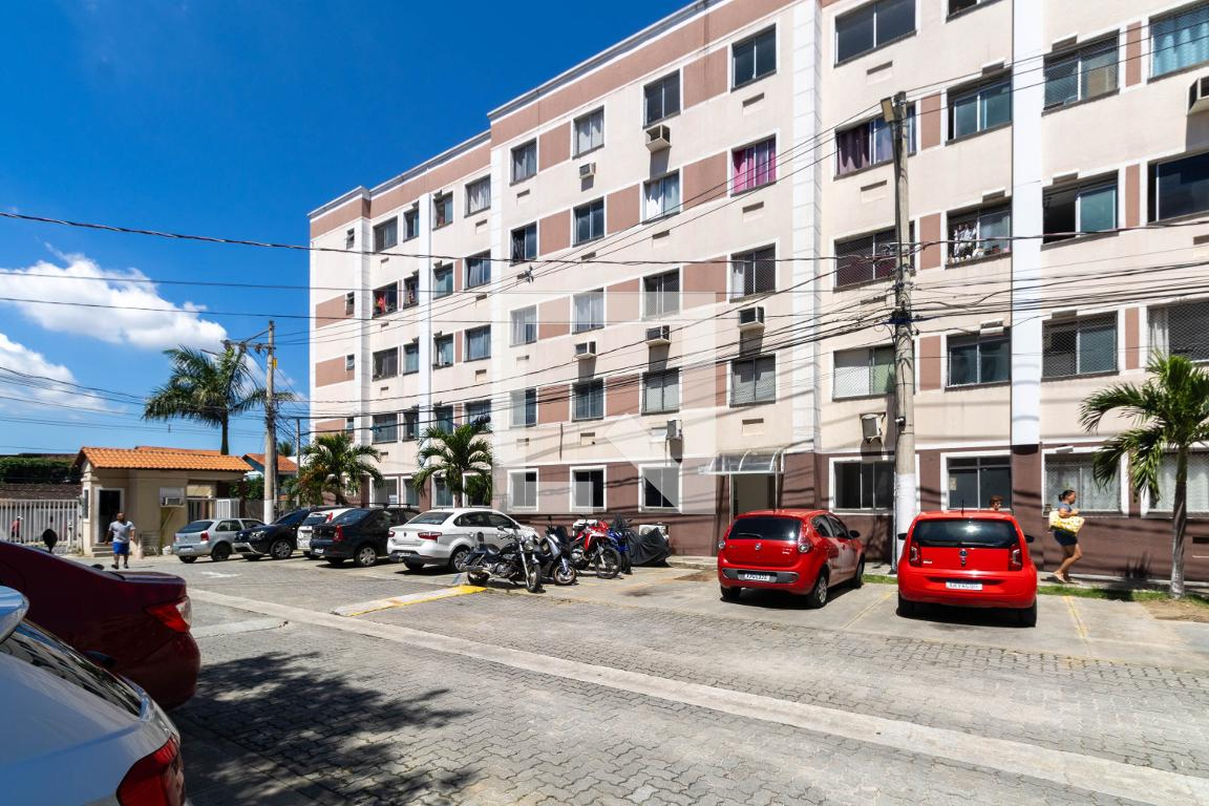 Fachada do Prédio Condomínio em Estrada do Tingui, 2246