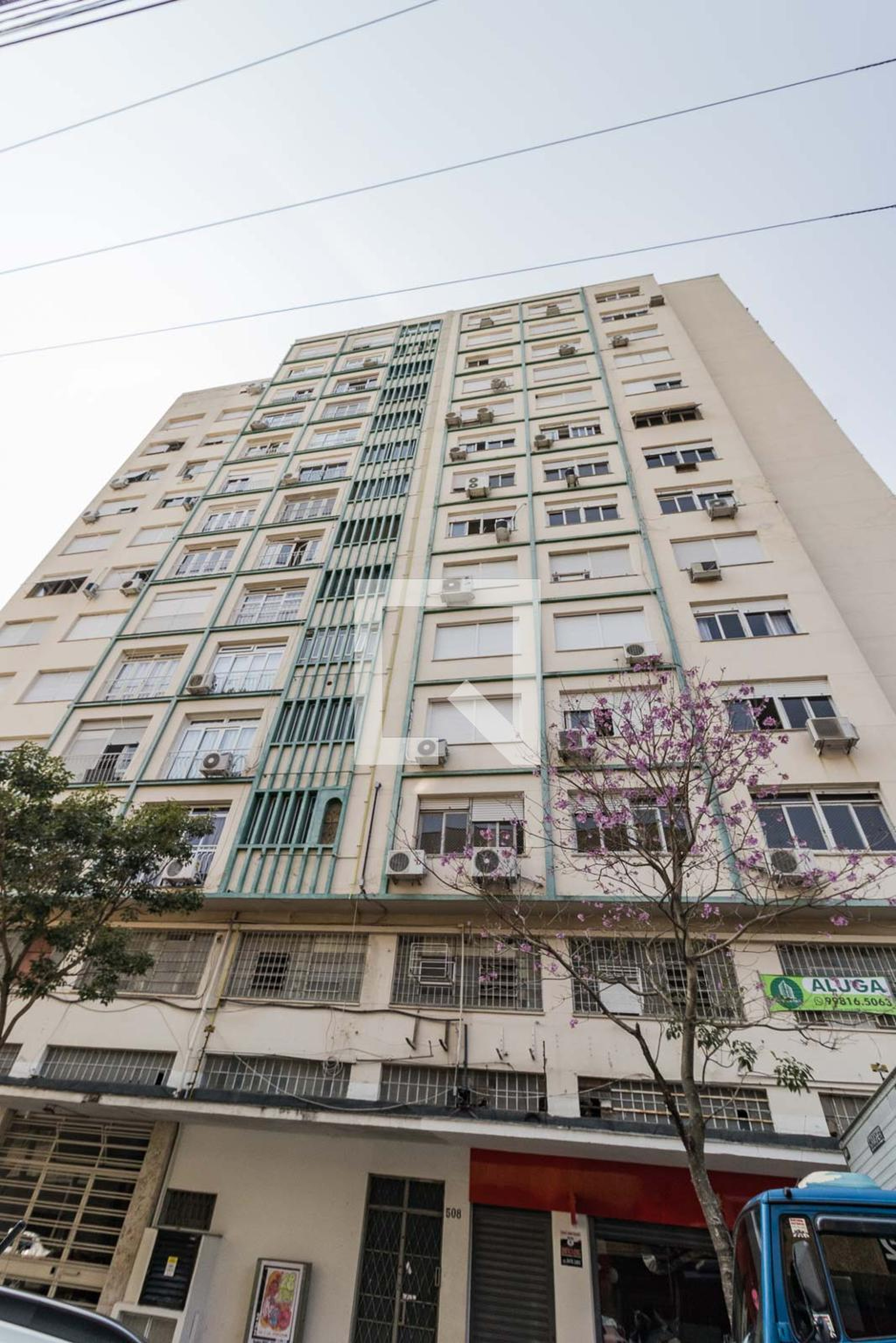 Fachada Condomínio em Rua Francisco Ferrer, 504