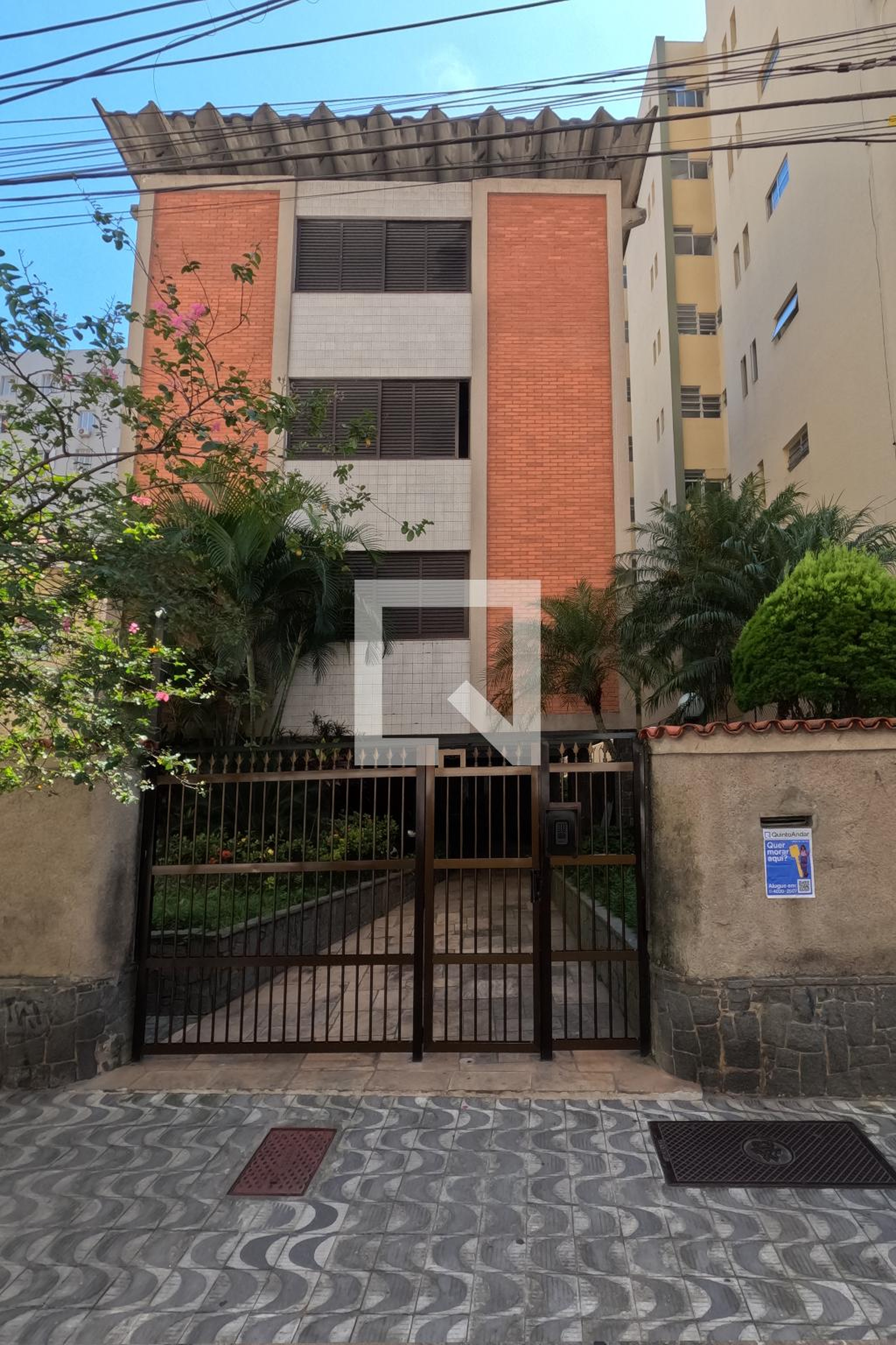 Fachada Condomínio em Rua Cyra, 15