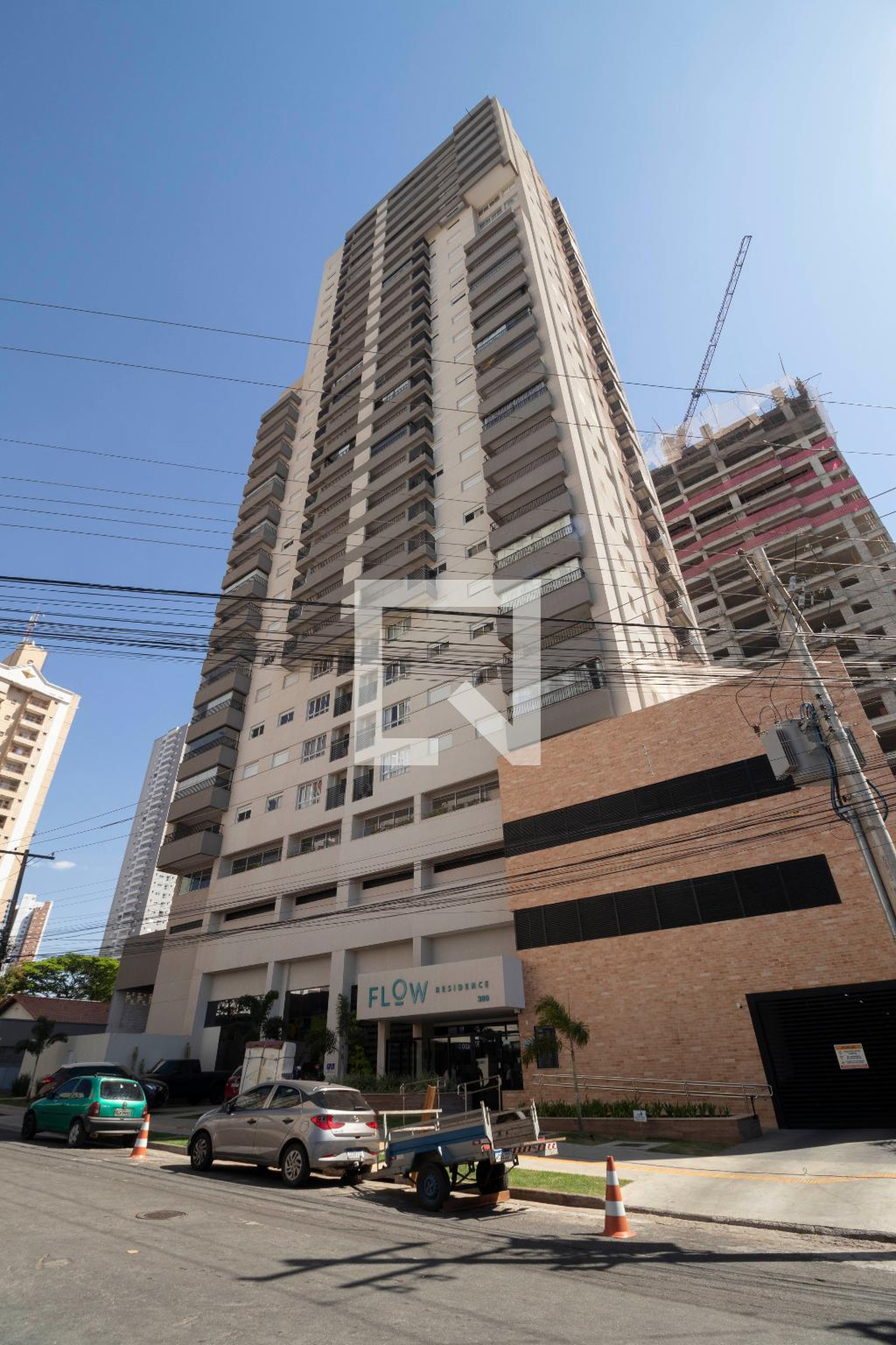 Fachada Condomínio em Rua 260, 380