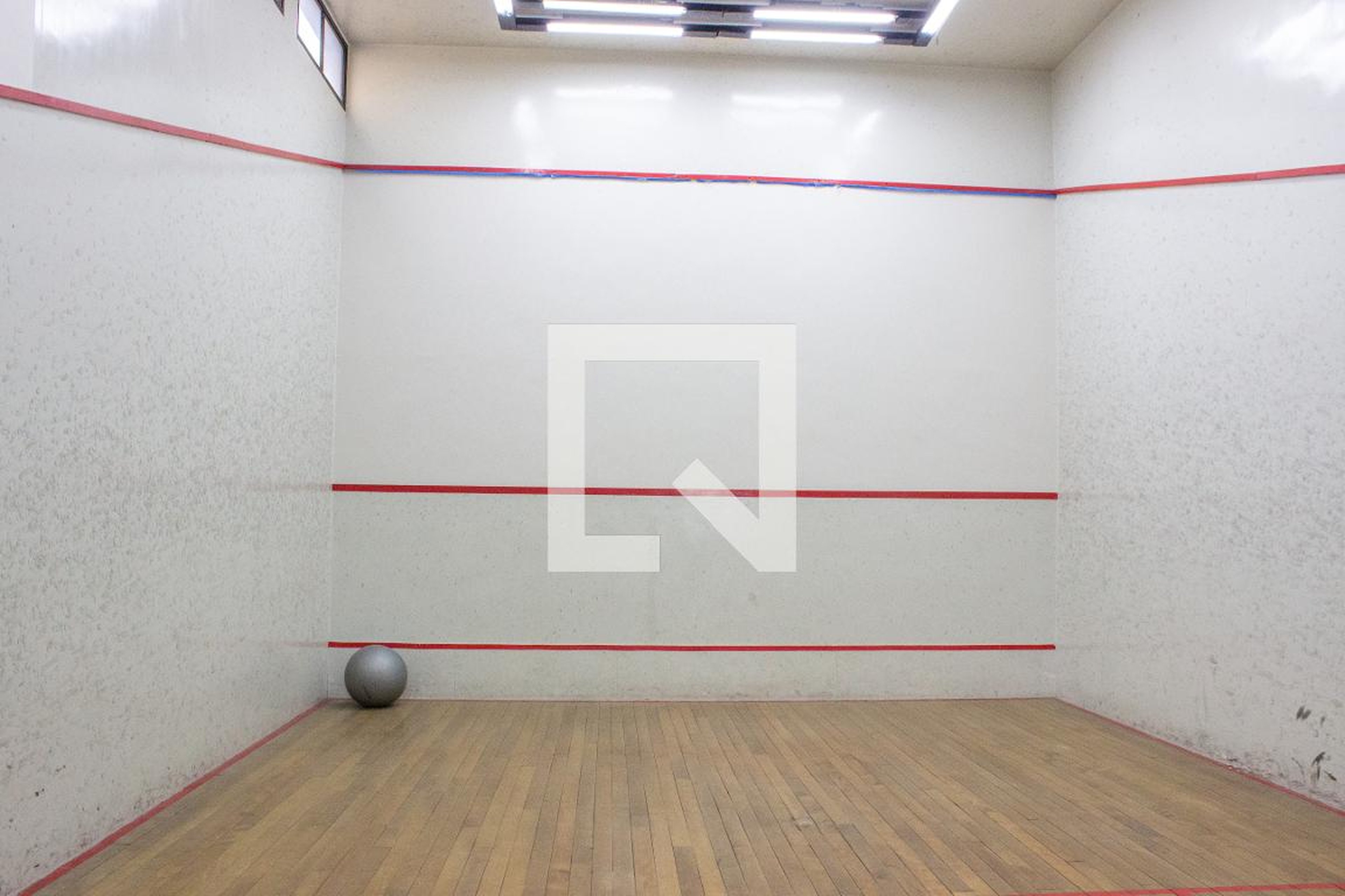 Quadra de Squash - Lhirondelle Flat Service