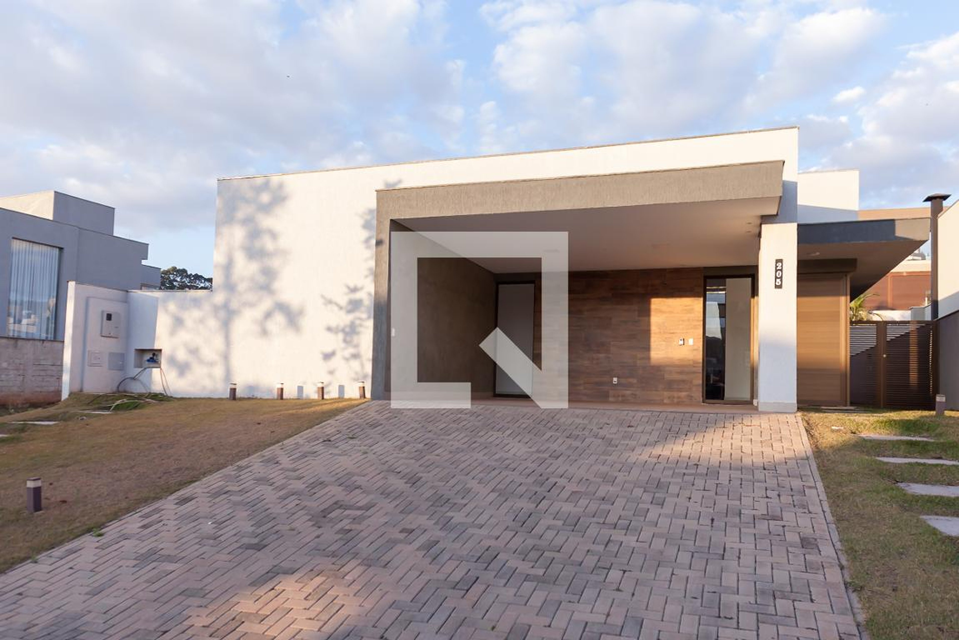 Fachada Condomínio em Rua Engenheiro Vladimir Madeira, 205