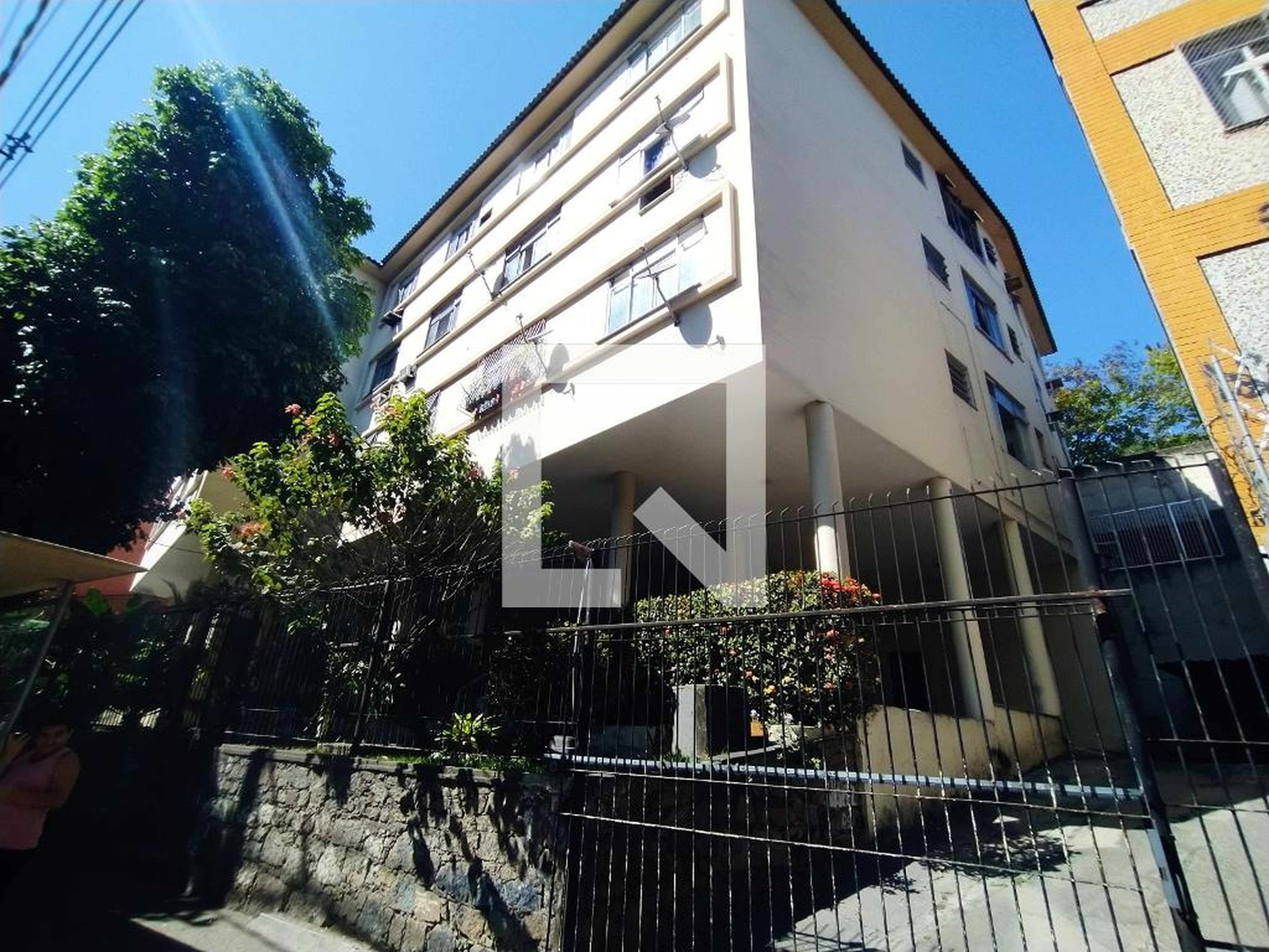 Fachada Condomínio Adyr e Elias Issa