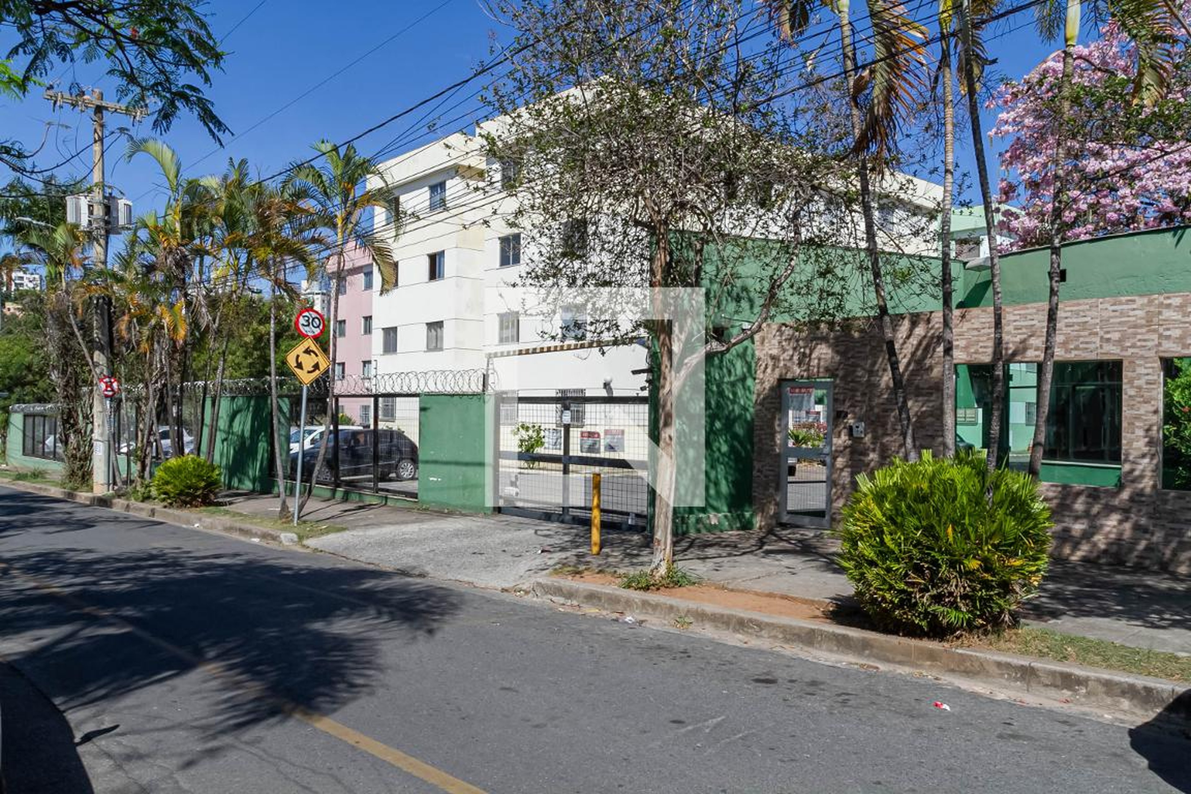 Fachada do Condomínio Residencial Serjusmig