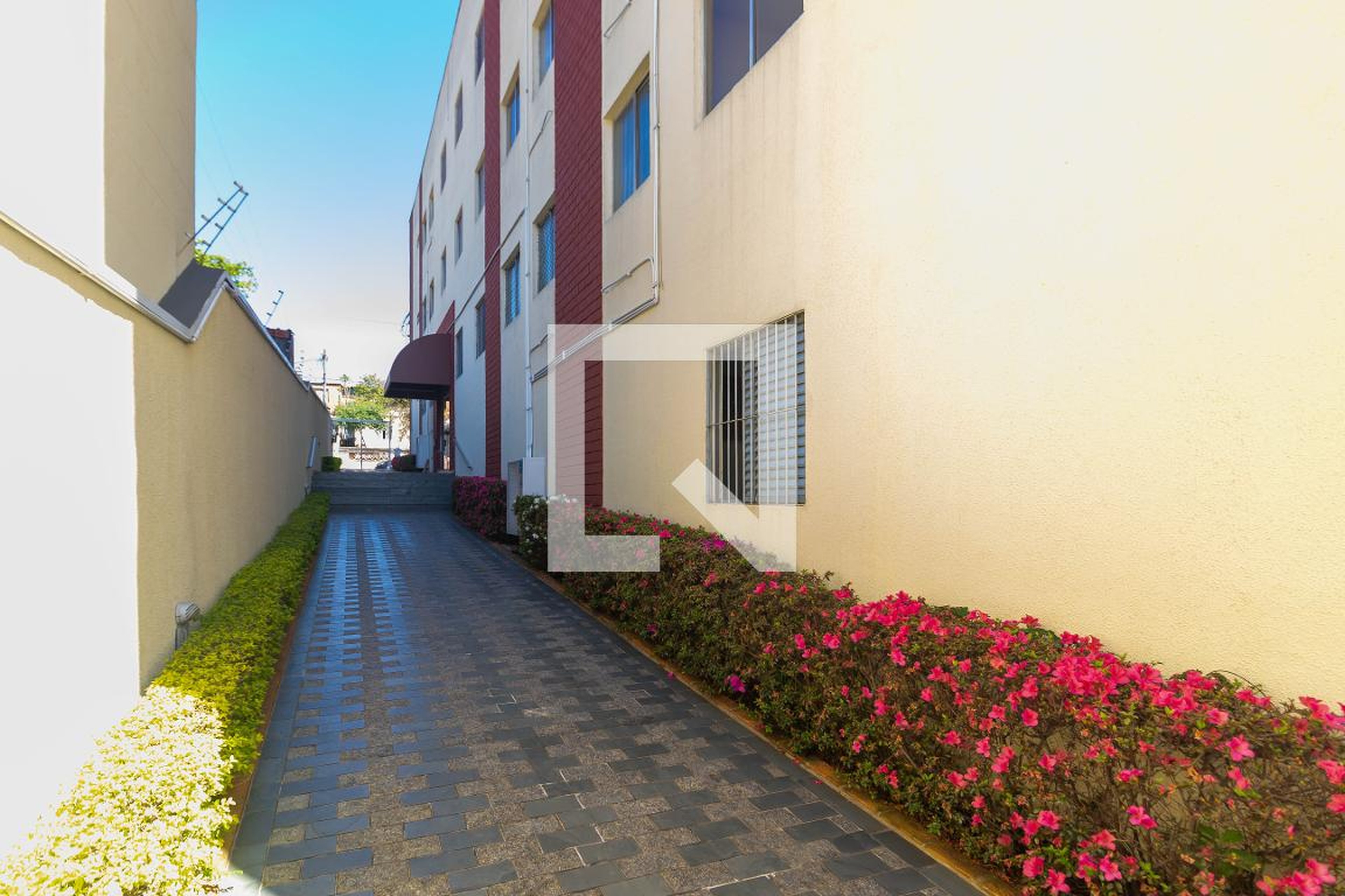 Fachada Condomínio em Rua Arminda Beranger, 287