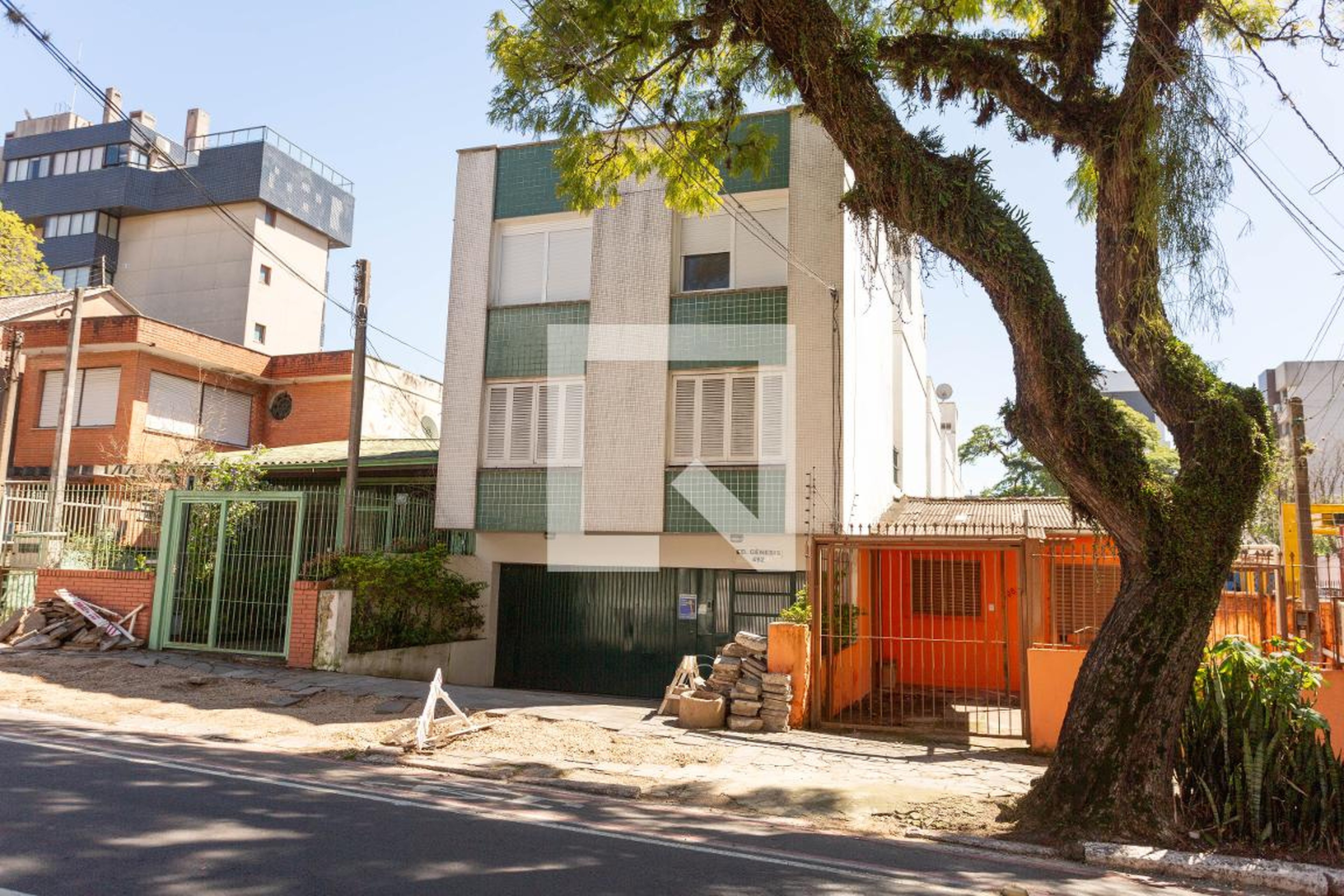 Fachada Condomínio em Rua Eudoro Berlink, 492
