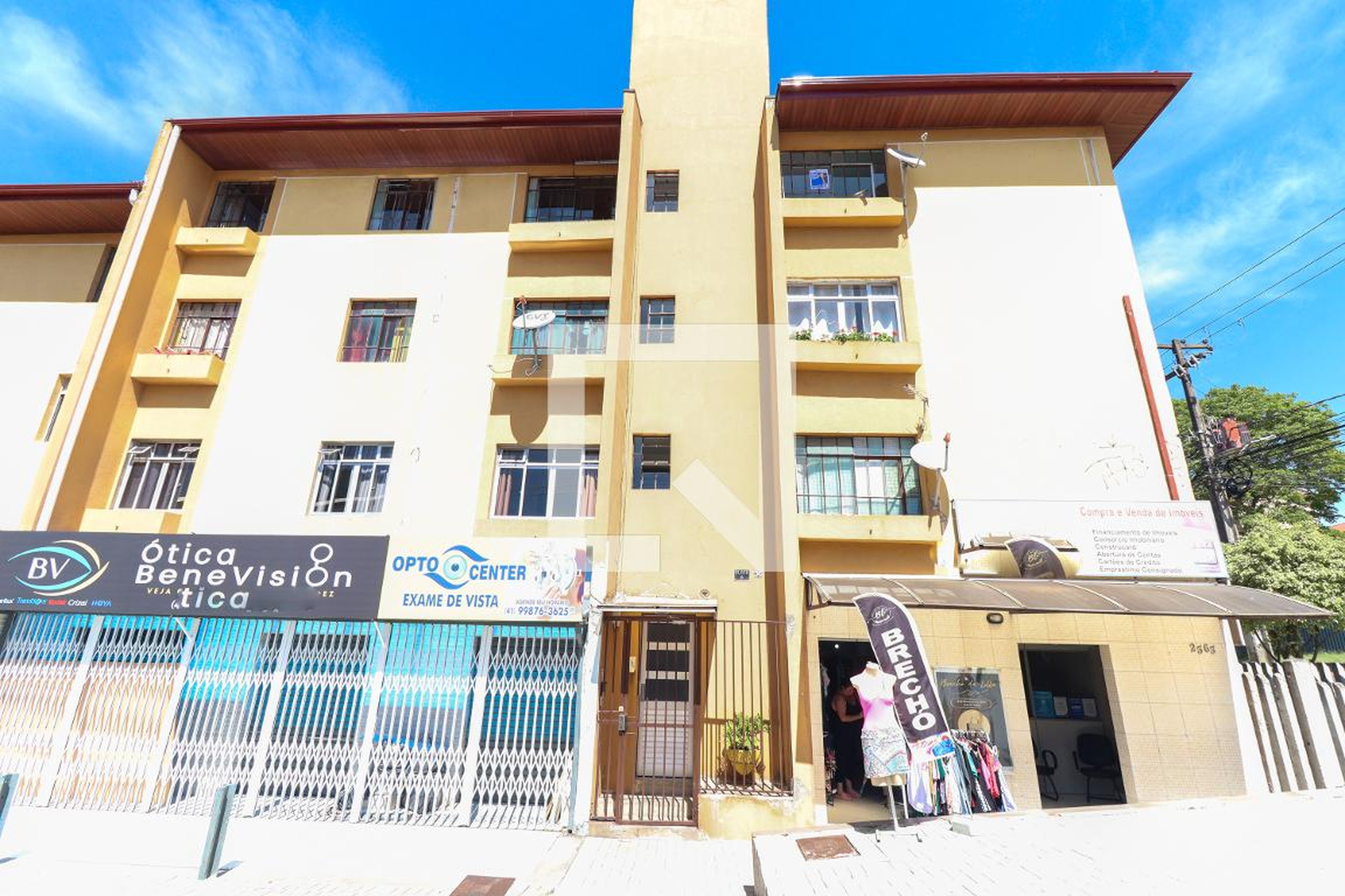 Fachada do Condominio Condomínio em Rua Raul Pompéia, 2323