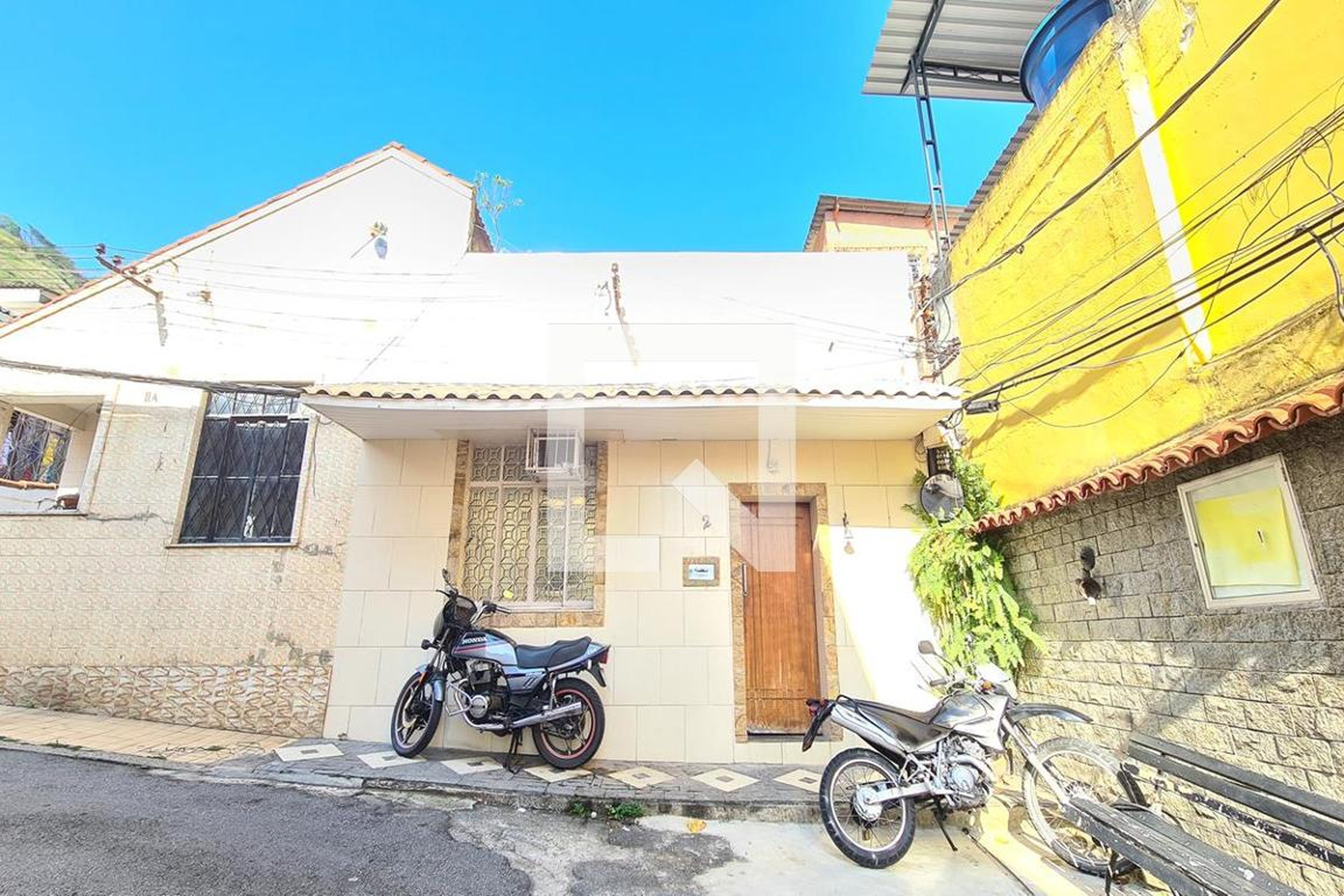 Fachada Condomínio em Rua Milão, 90