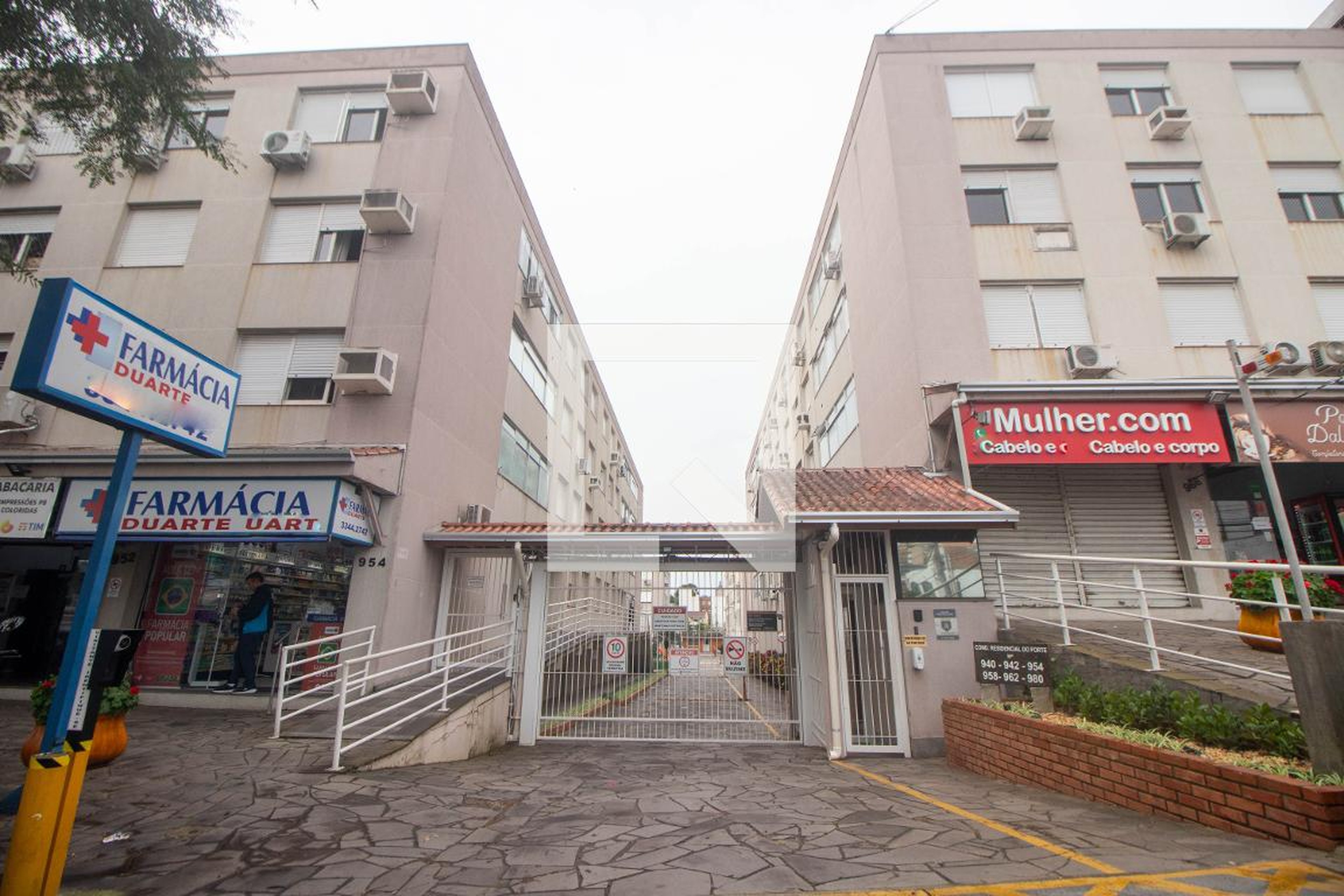 Fachada do Condomínio Condomínio em Avenida do Forte, 942