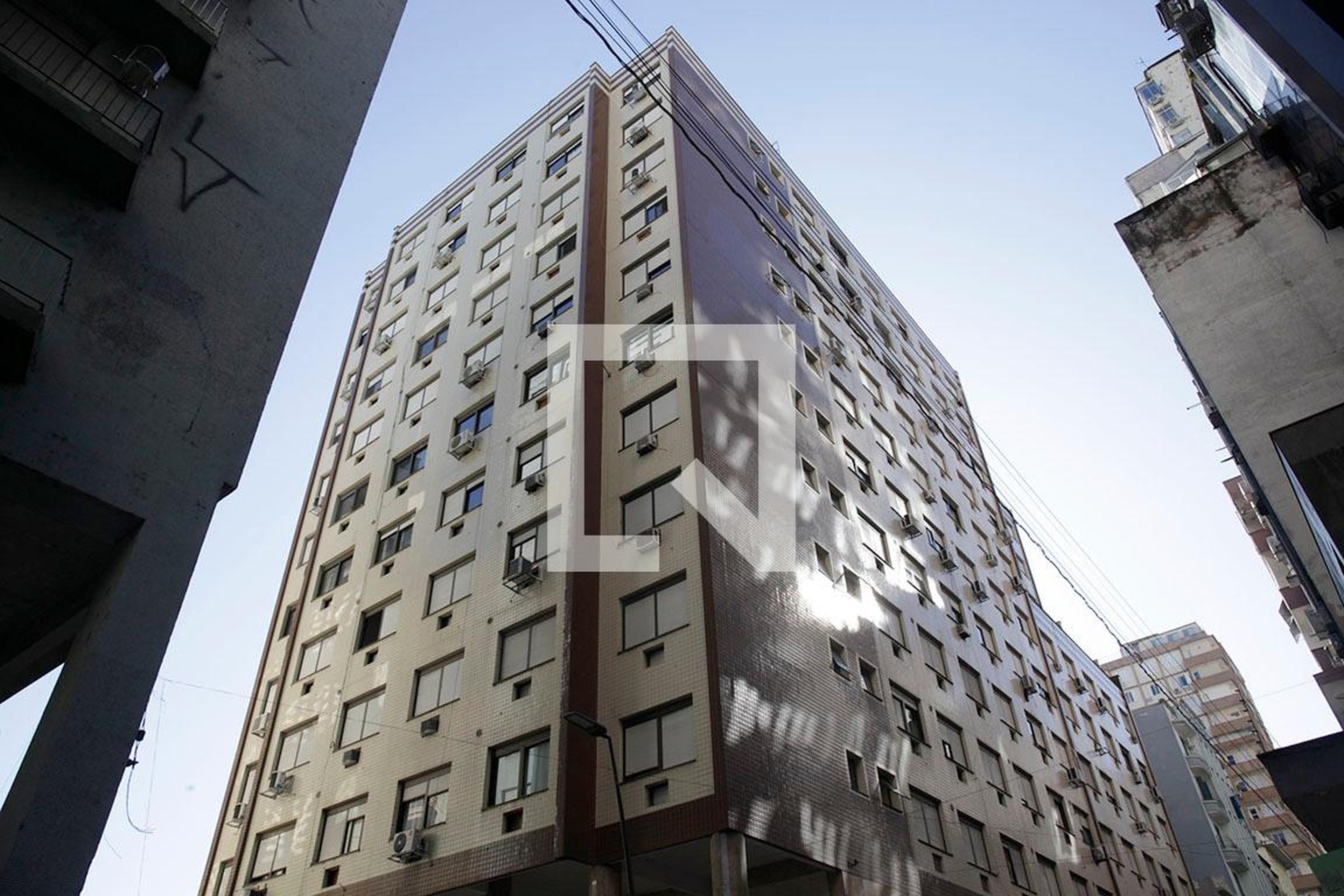 Fachada Condomínio em Rua Vigário José Inácio, 607