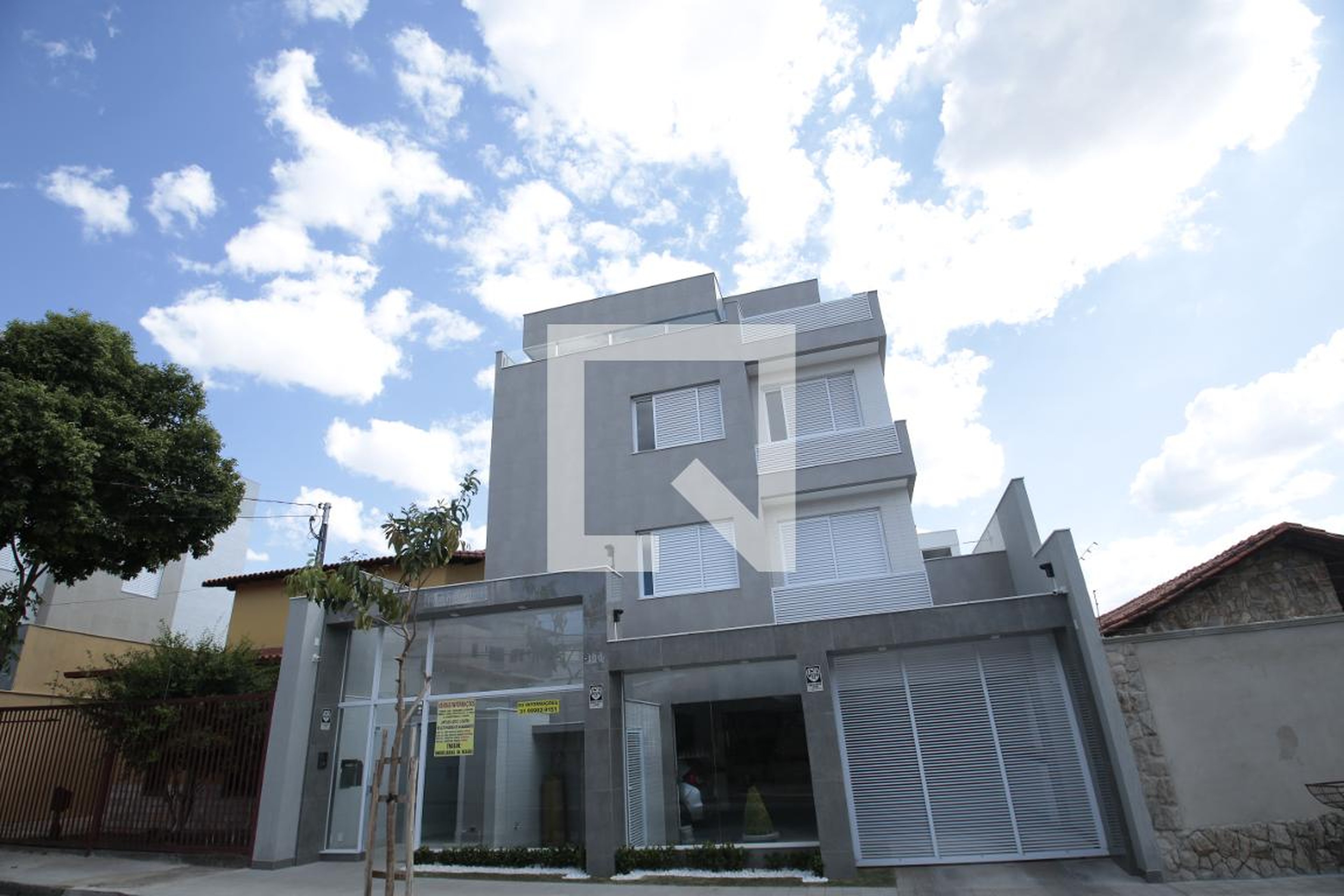 Fachada Condomínio em Rua Professor Coelho Júnior, 100