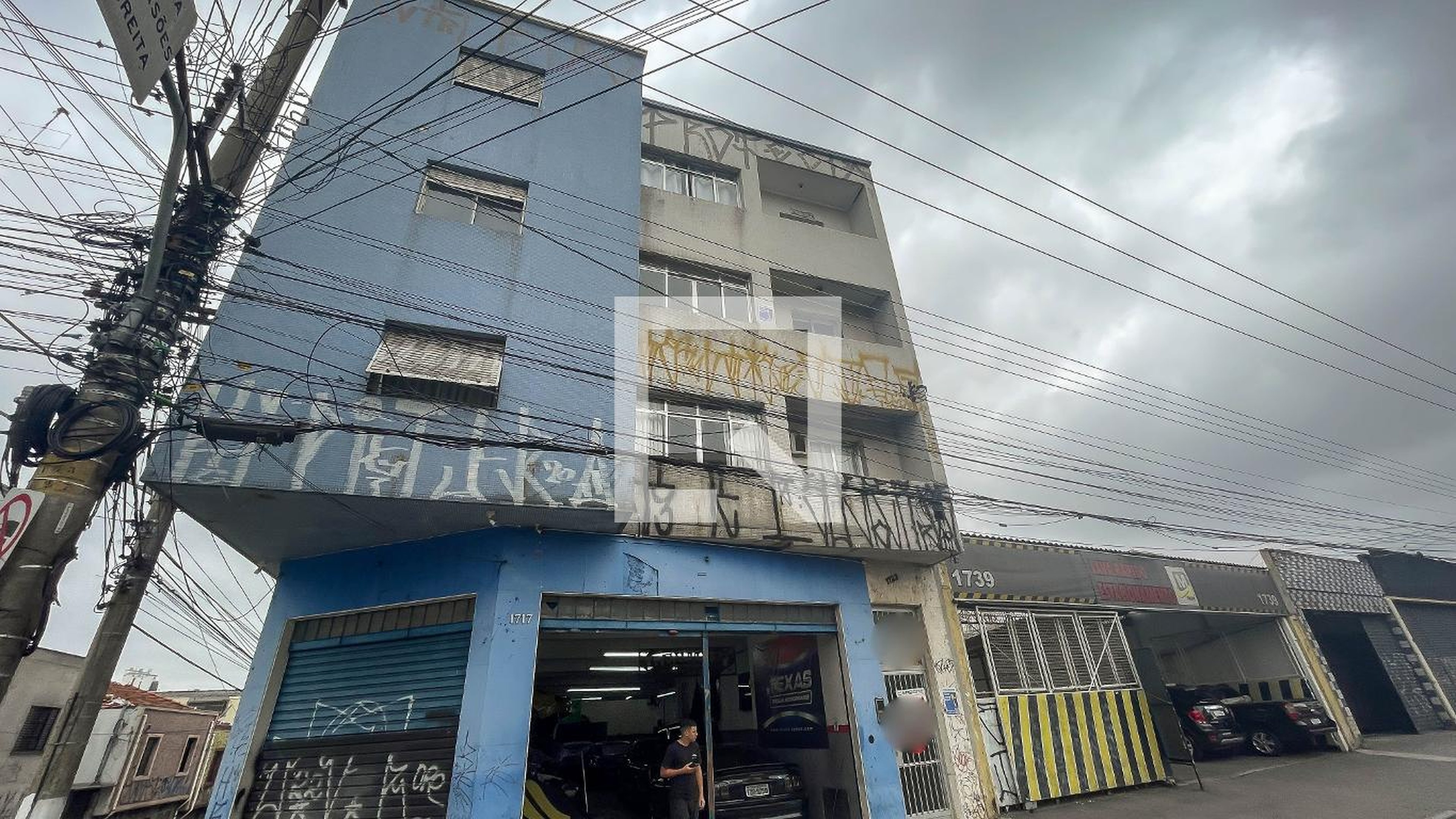 Fachada Condomínio em Avenida Álvaro Ramos, 1723