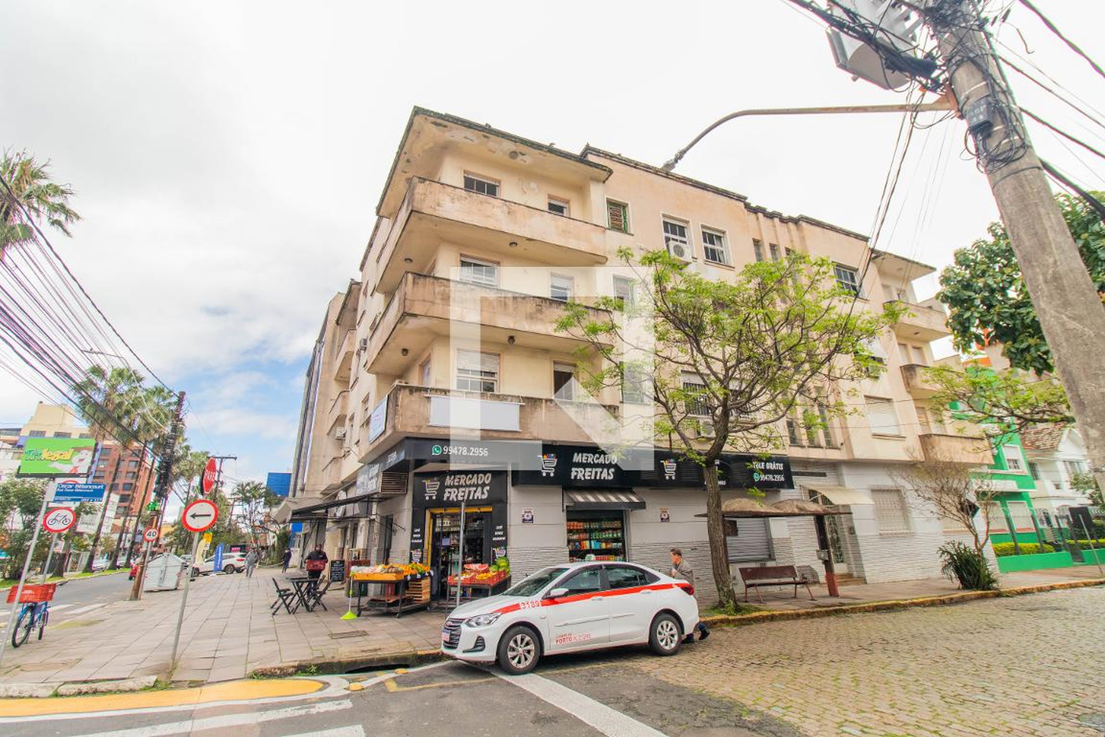 Fachada Condomínio em Rua Oscar Bittencourt, 203