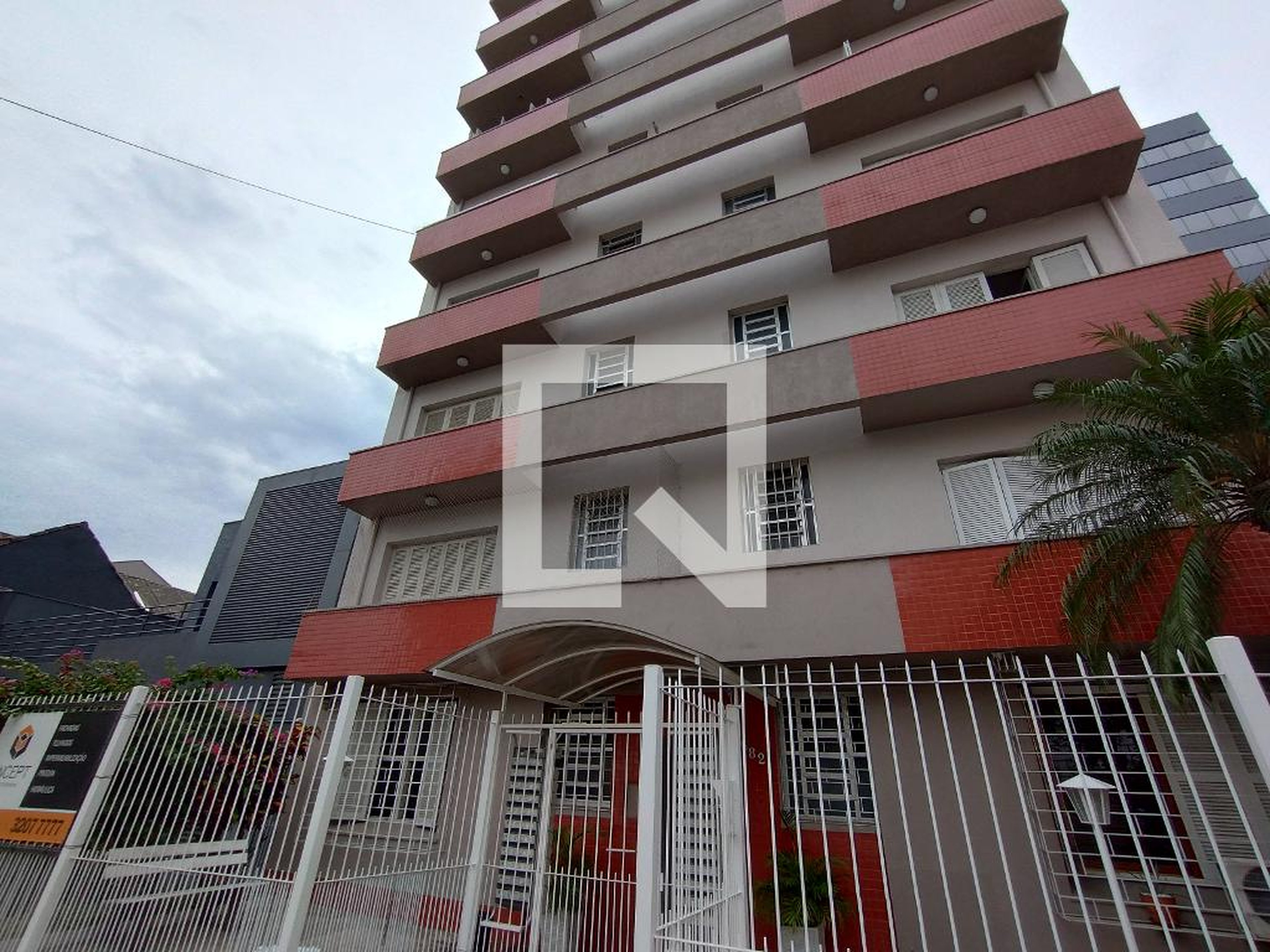 Fachada do Prédio Condomínio em Rua Visconde do Rio Branco, 582