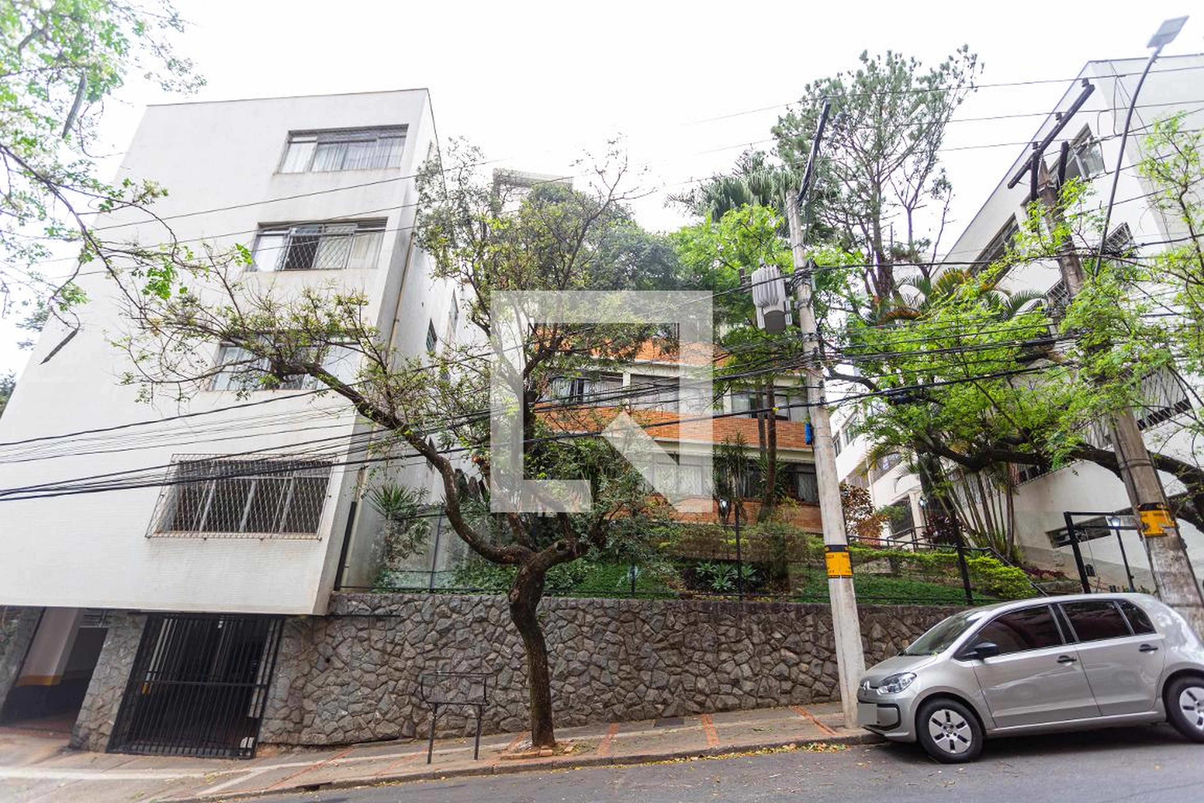 Fachada Condomínio em Rua Califórnia, 645