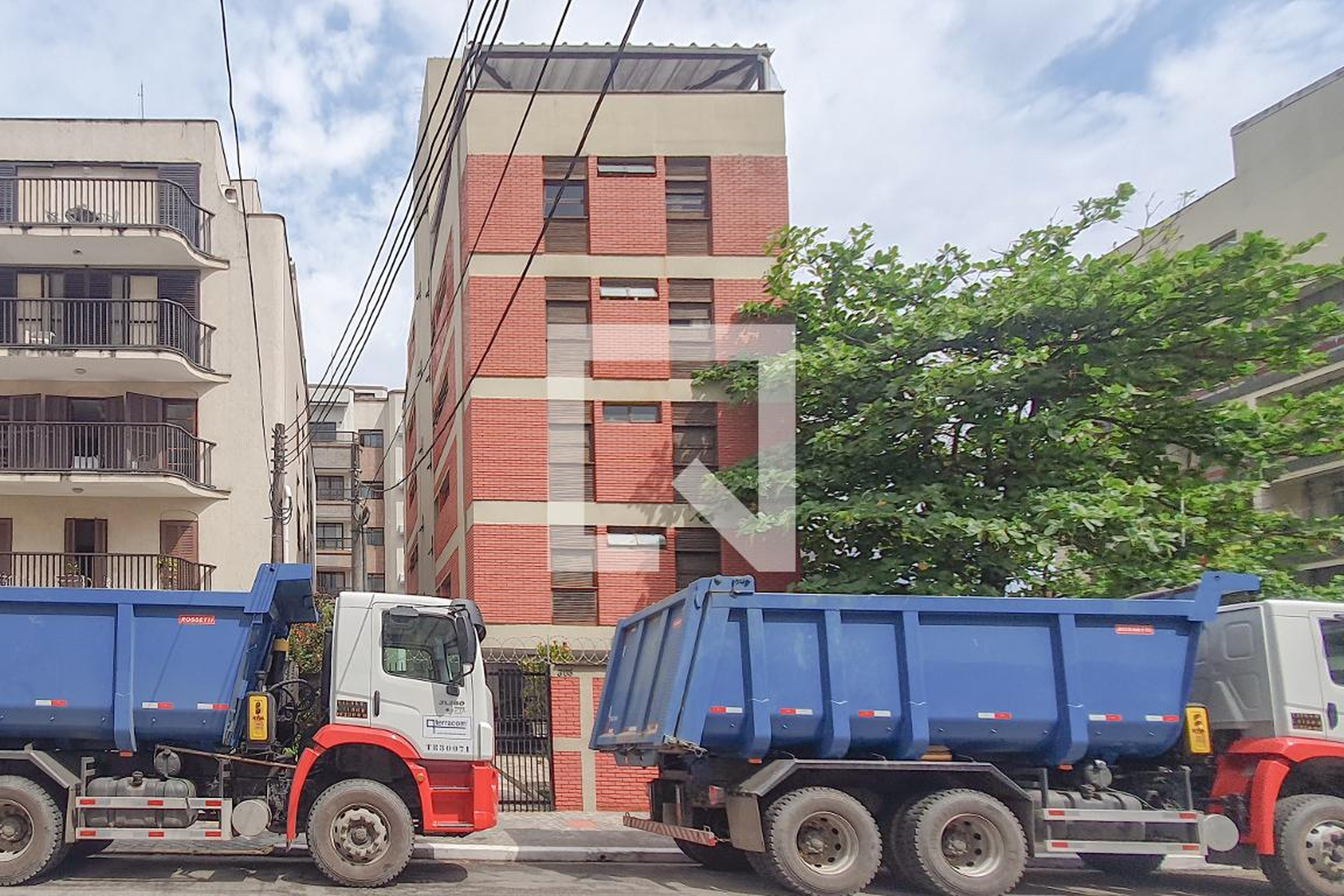 Fachada Condomínio em Rua Doutor Fernando Nascimento, 303