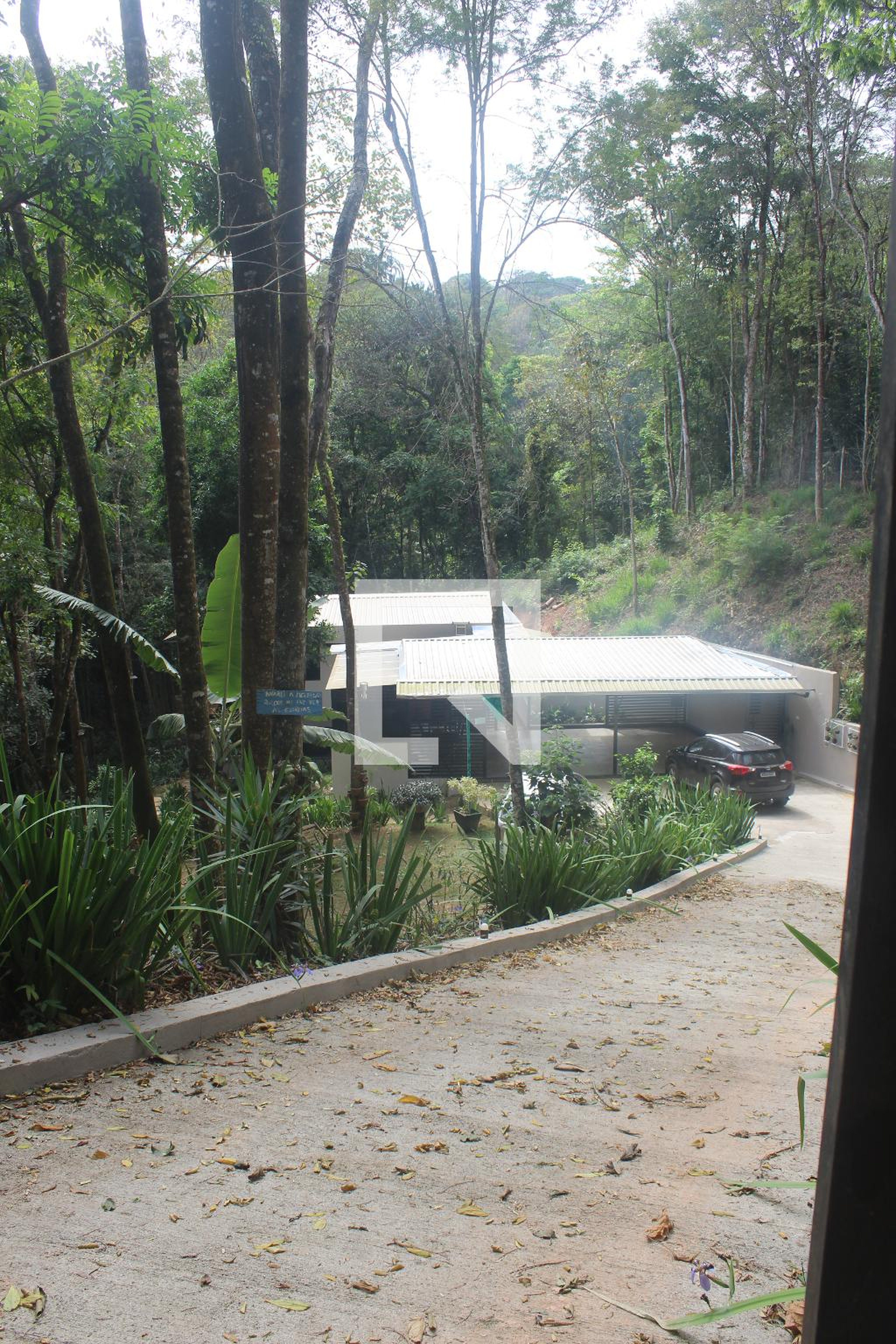 Entrada Condomínio em Alameda da Lua, 81