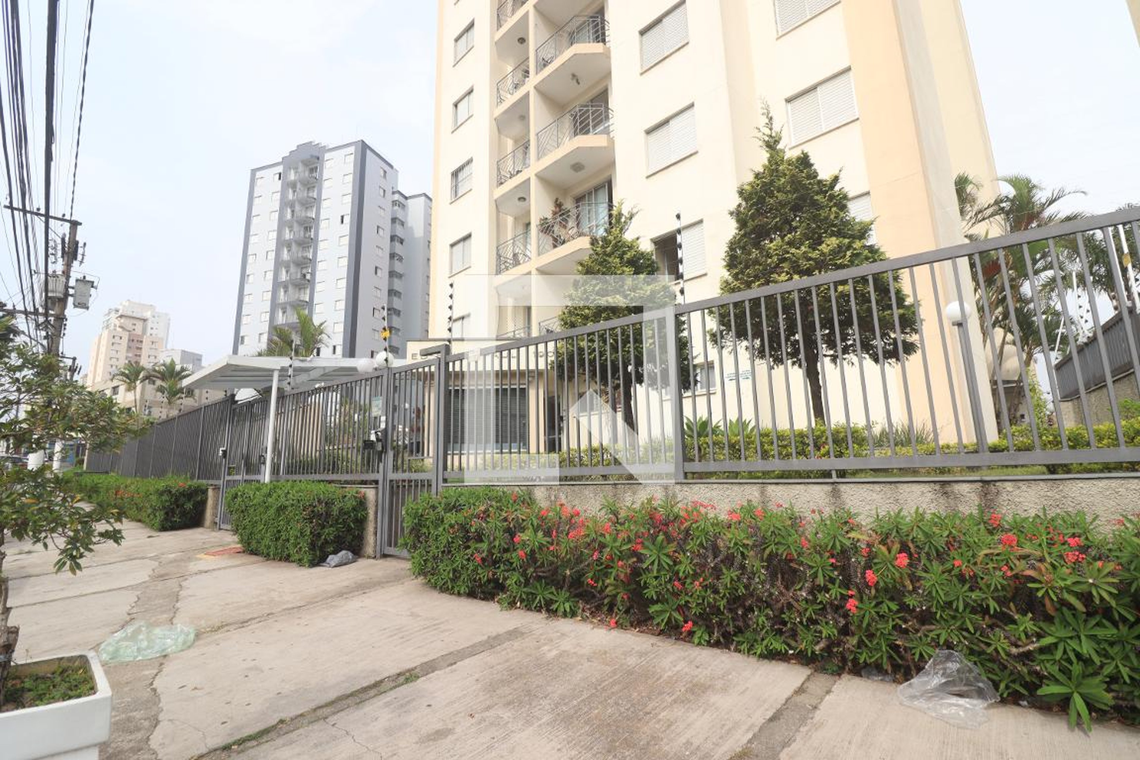 Fachada do condomínio Condomínio em Avenida Santa Inês, 139