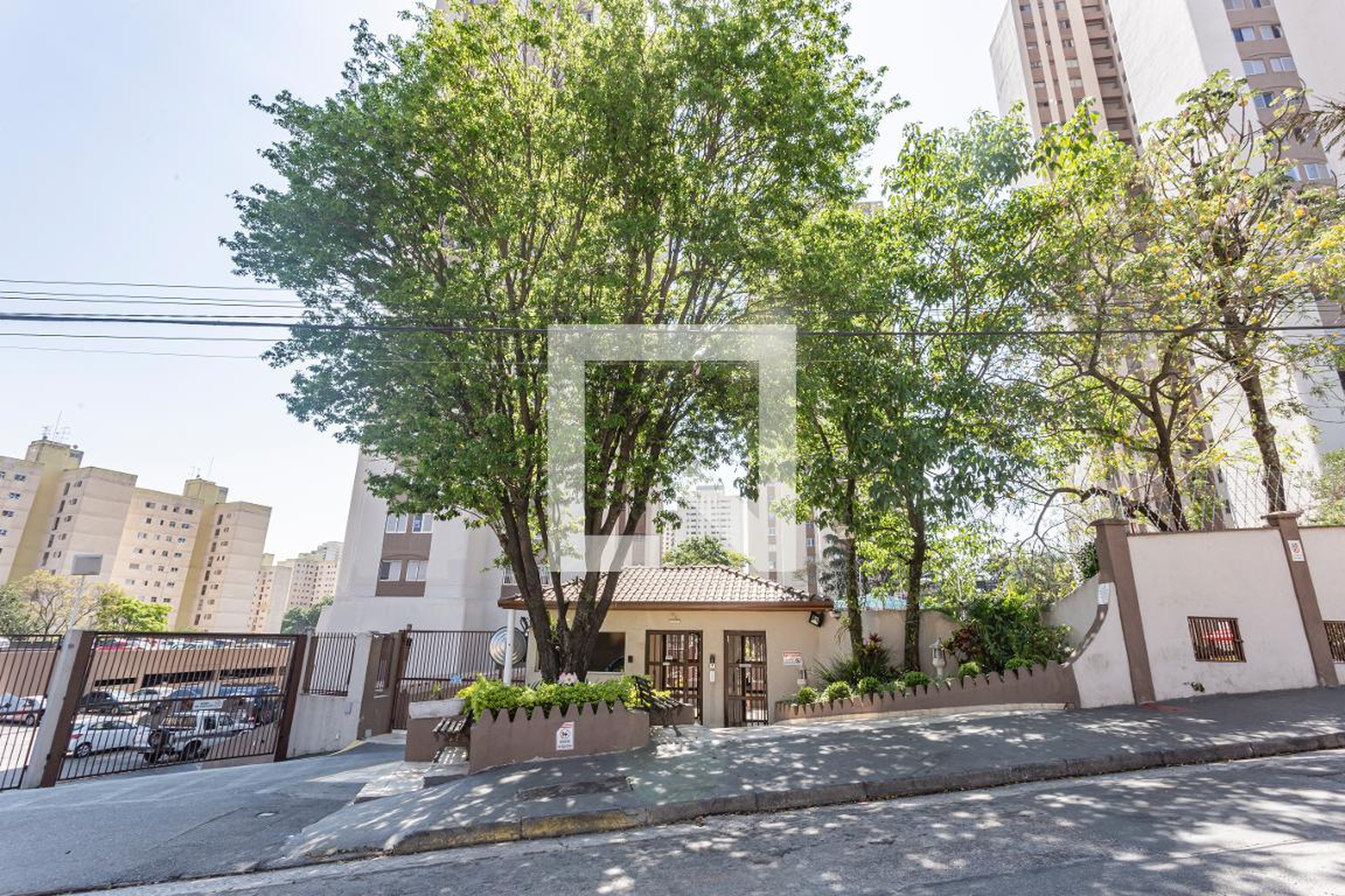 Fachada Condomínio em Rua Léo de Morais, 235