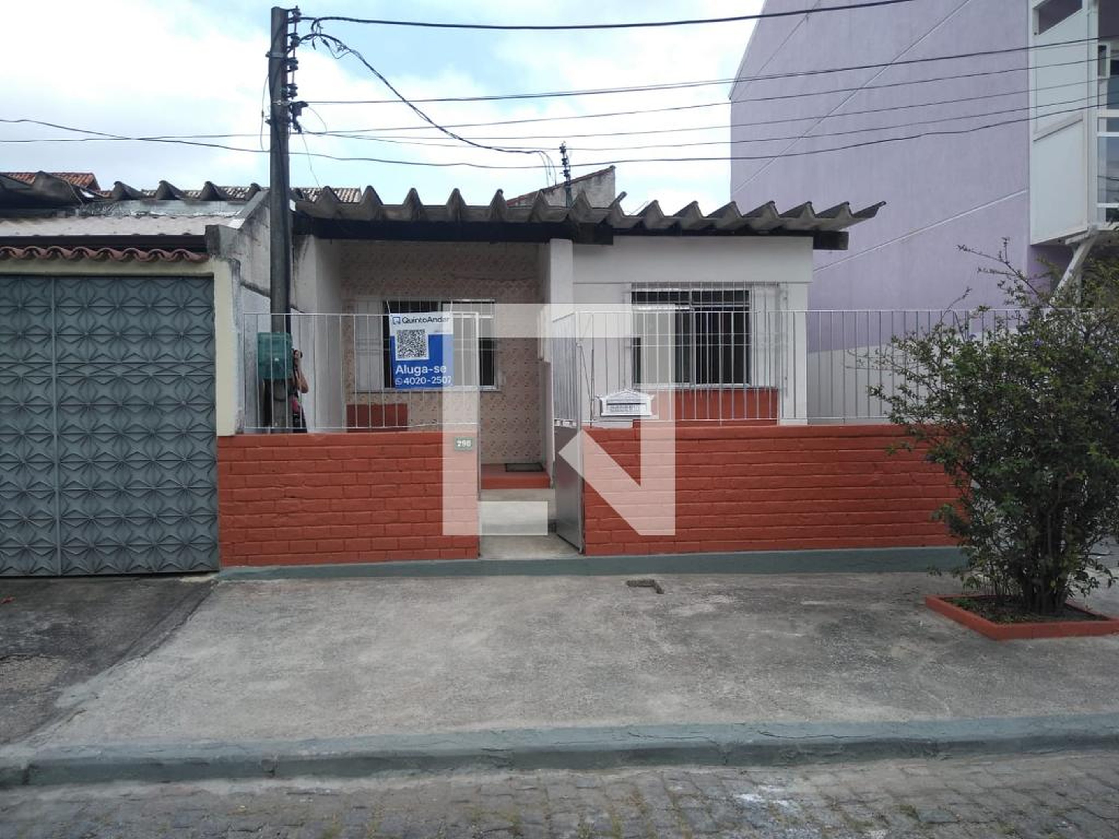 Fachada Condomínio em Rua Alves Pinheiro, 290