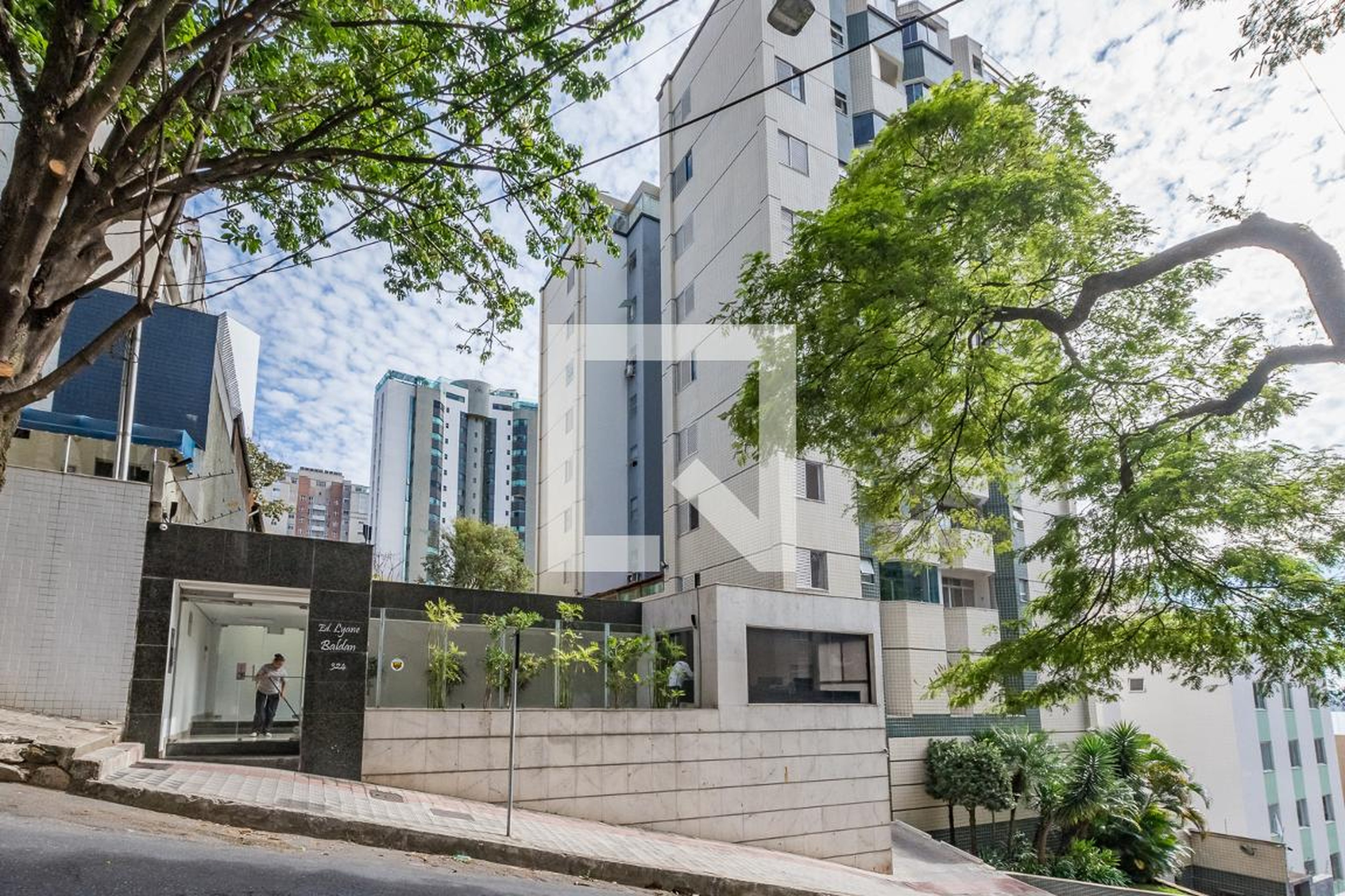 Fachada Condomínio em Rua Doutor Juvenal dos Santos, 324