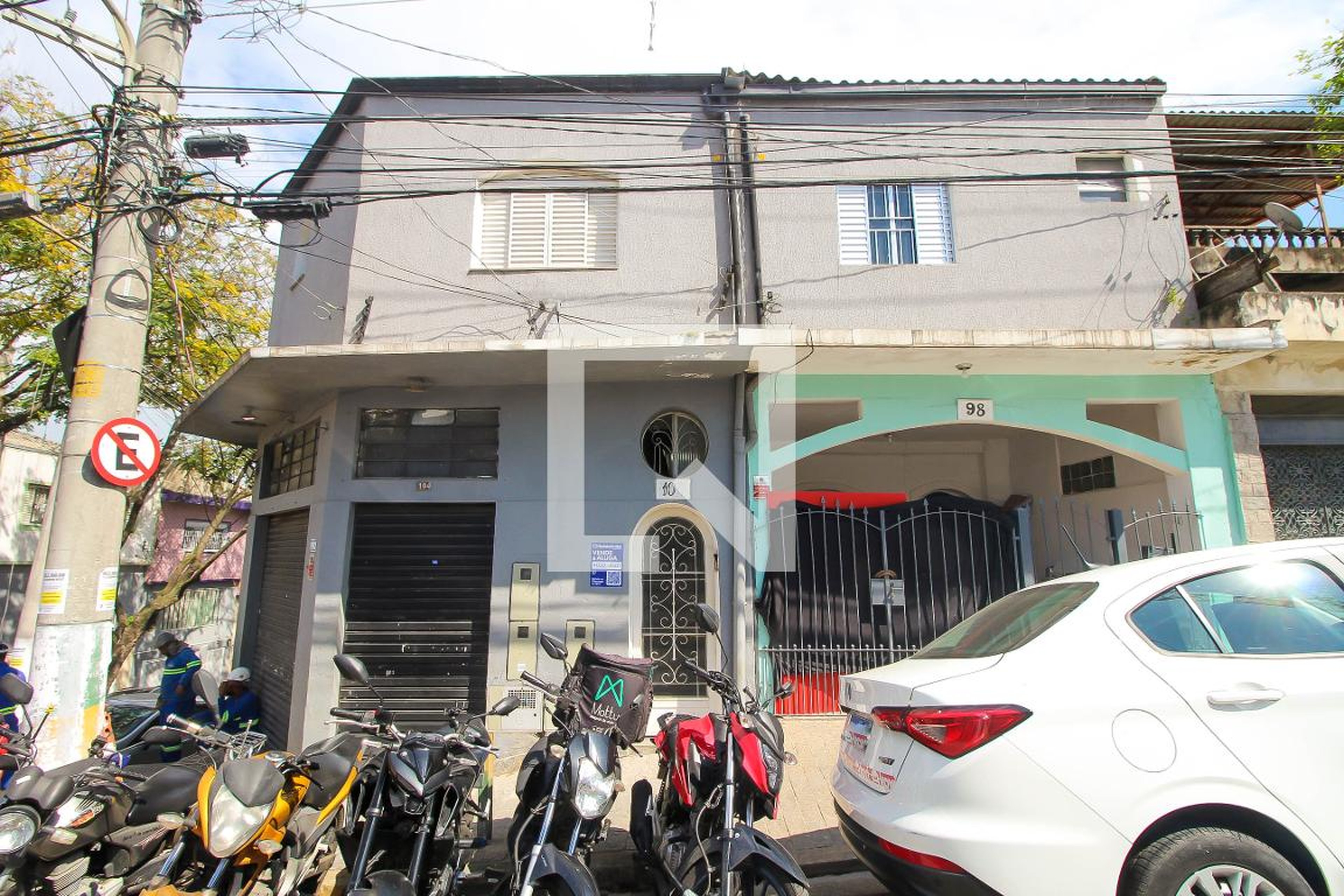 Fachada Condomínio em Rua Doutor Sanareli, 100