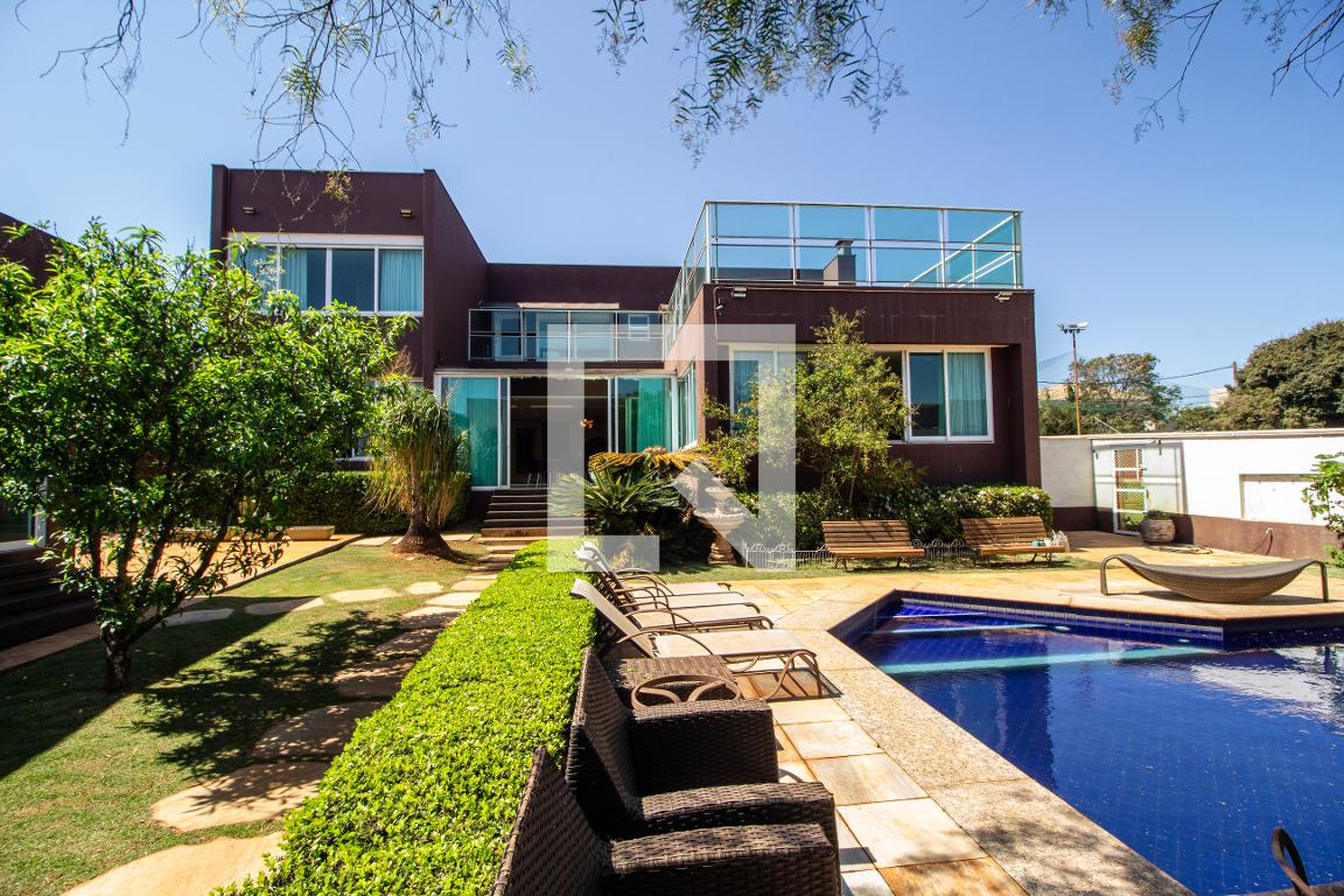 Fachada Condomínio em Rua Luís Vieira, 20