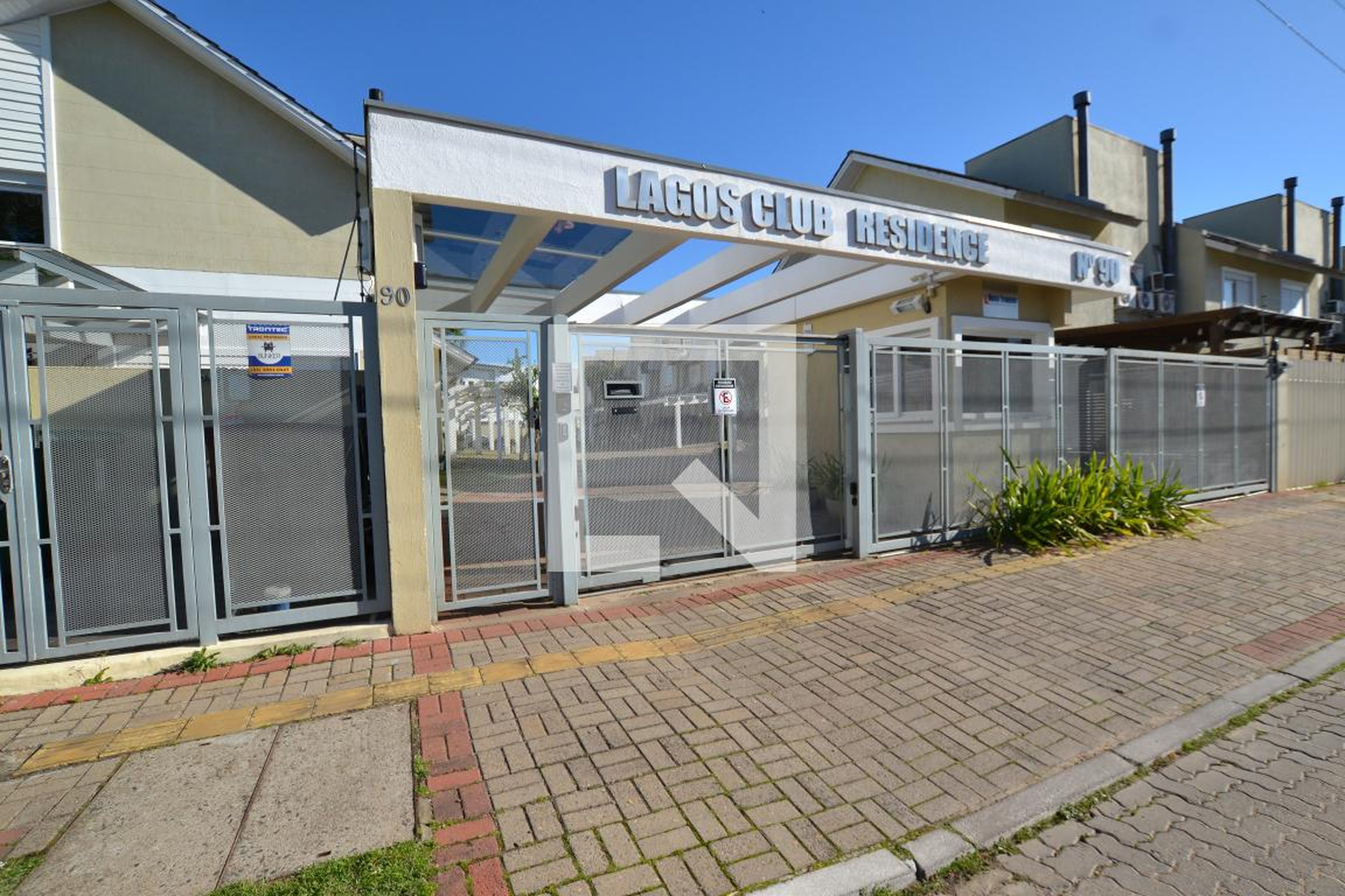 Fachada do Condominio Condomínio em Rua Carlos Eduardo de Sã, 90