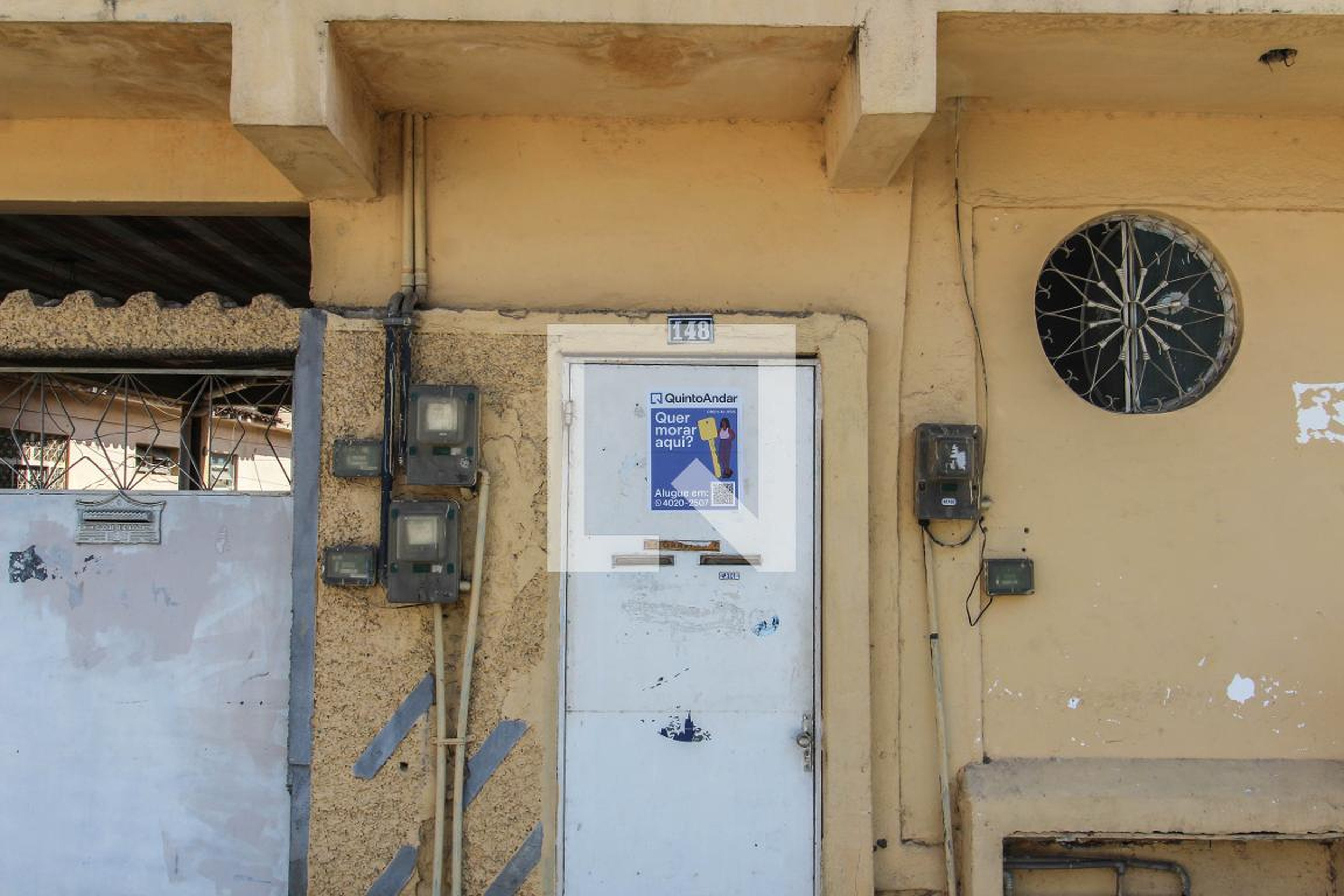 Fachada Condomínio em Rua Luciano, 148