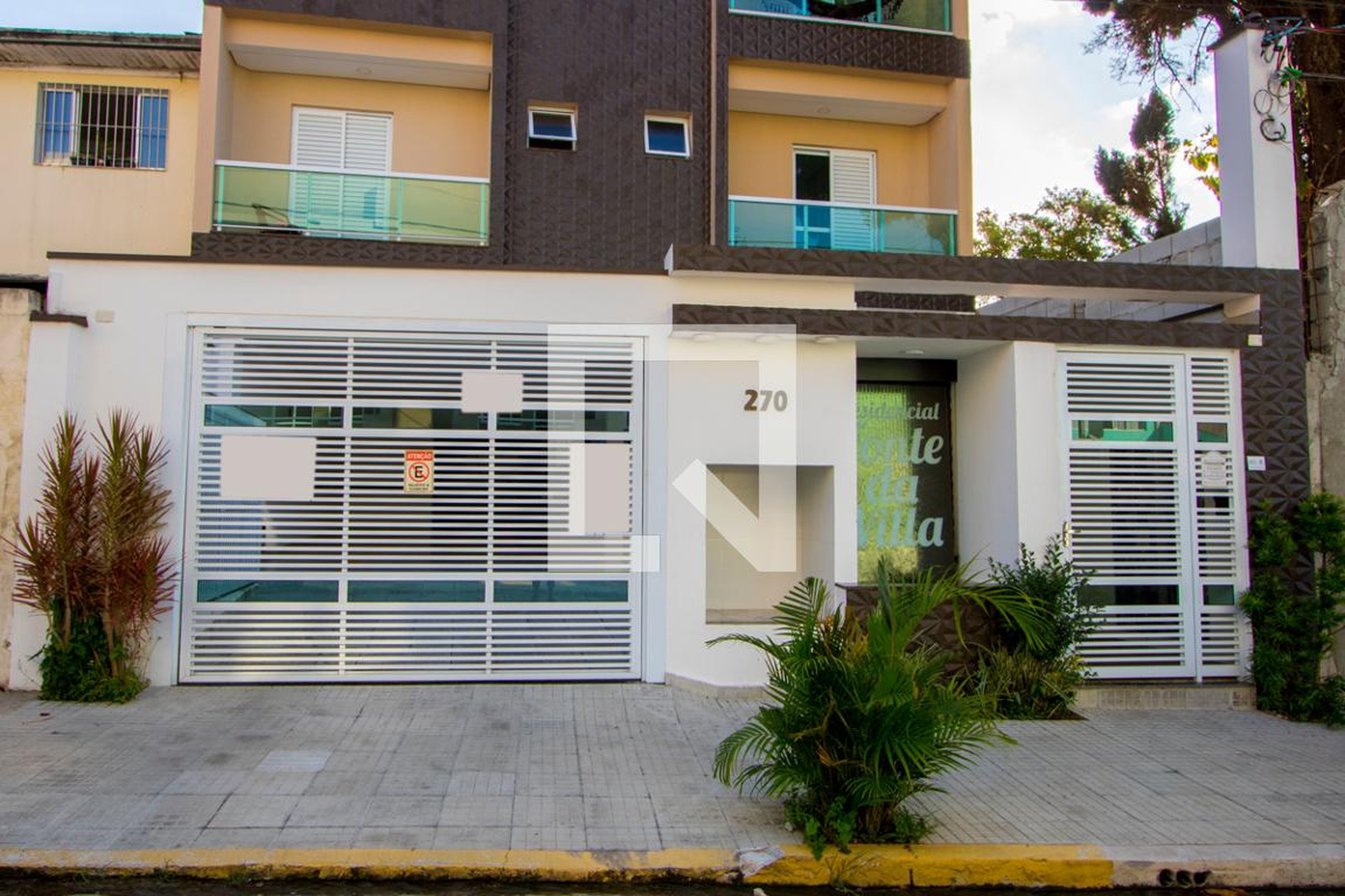 Fachada Condomínio em Rua Kasato Maru, 270