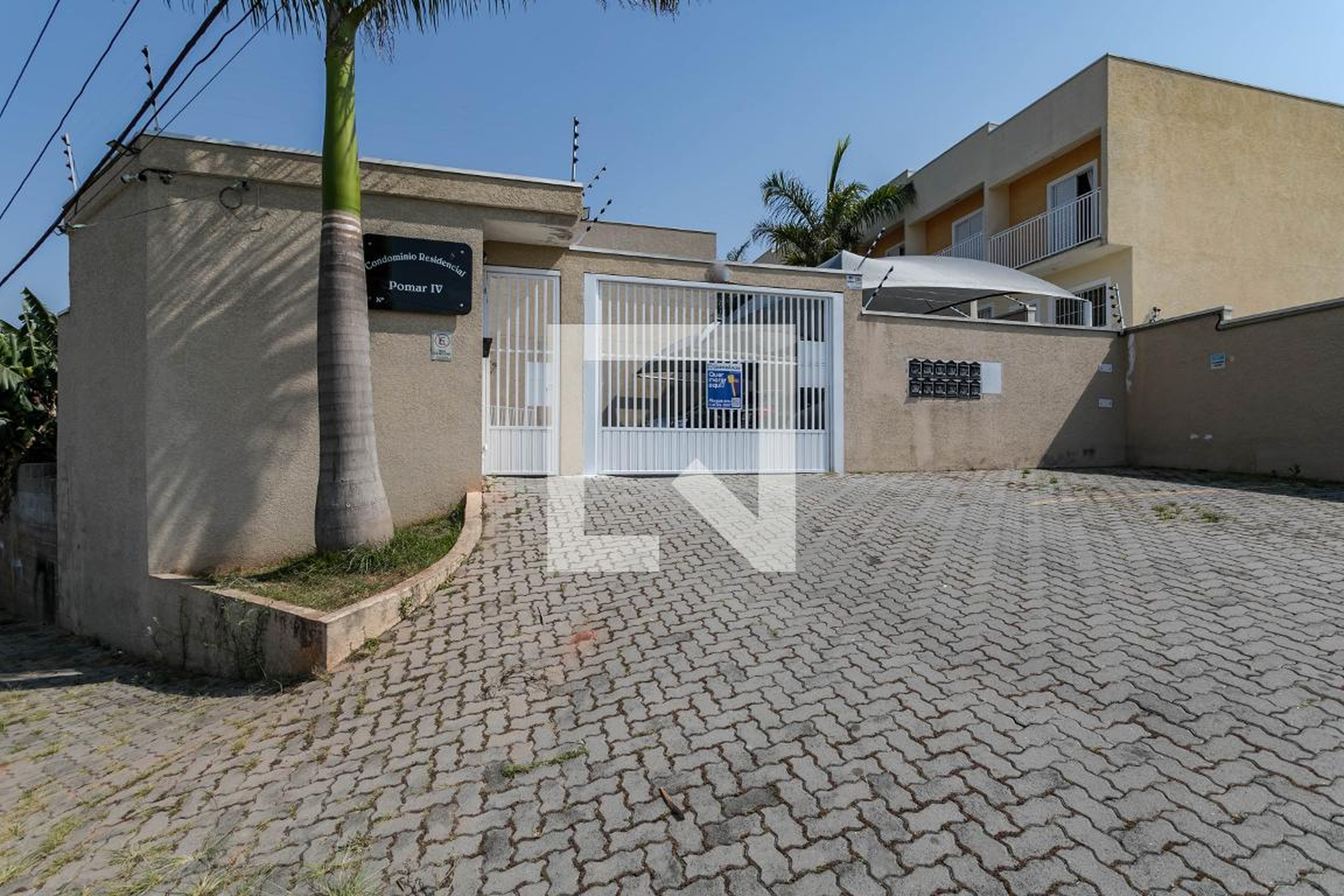 Fachada Condomínio em Rua Maria Gomes dos Santos, 50