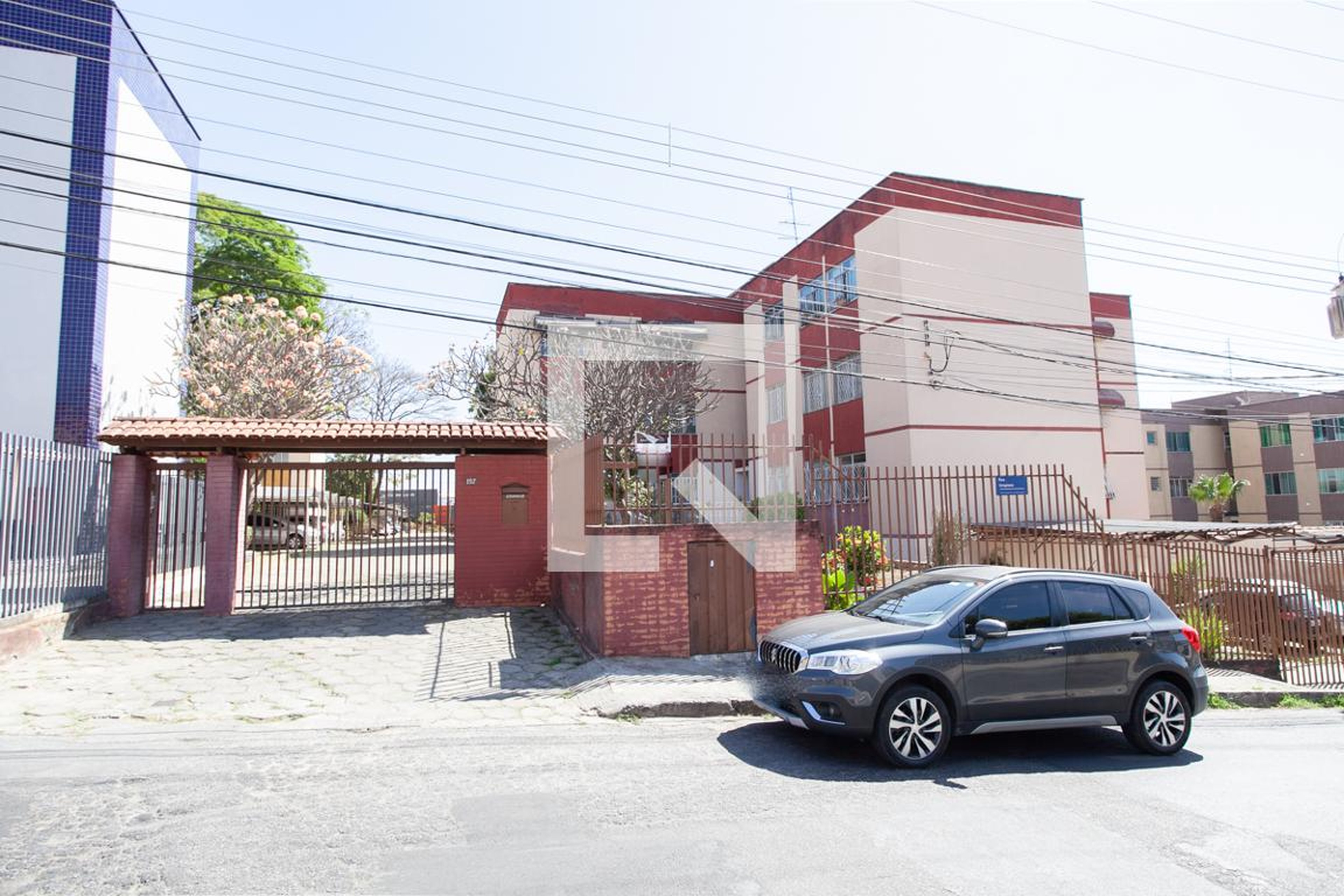 Fachada Condomínio em Rua Uirapiana, 157