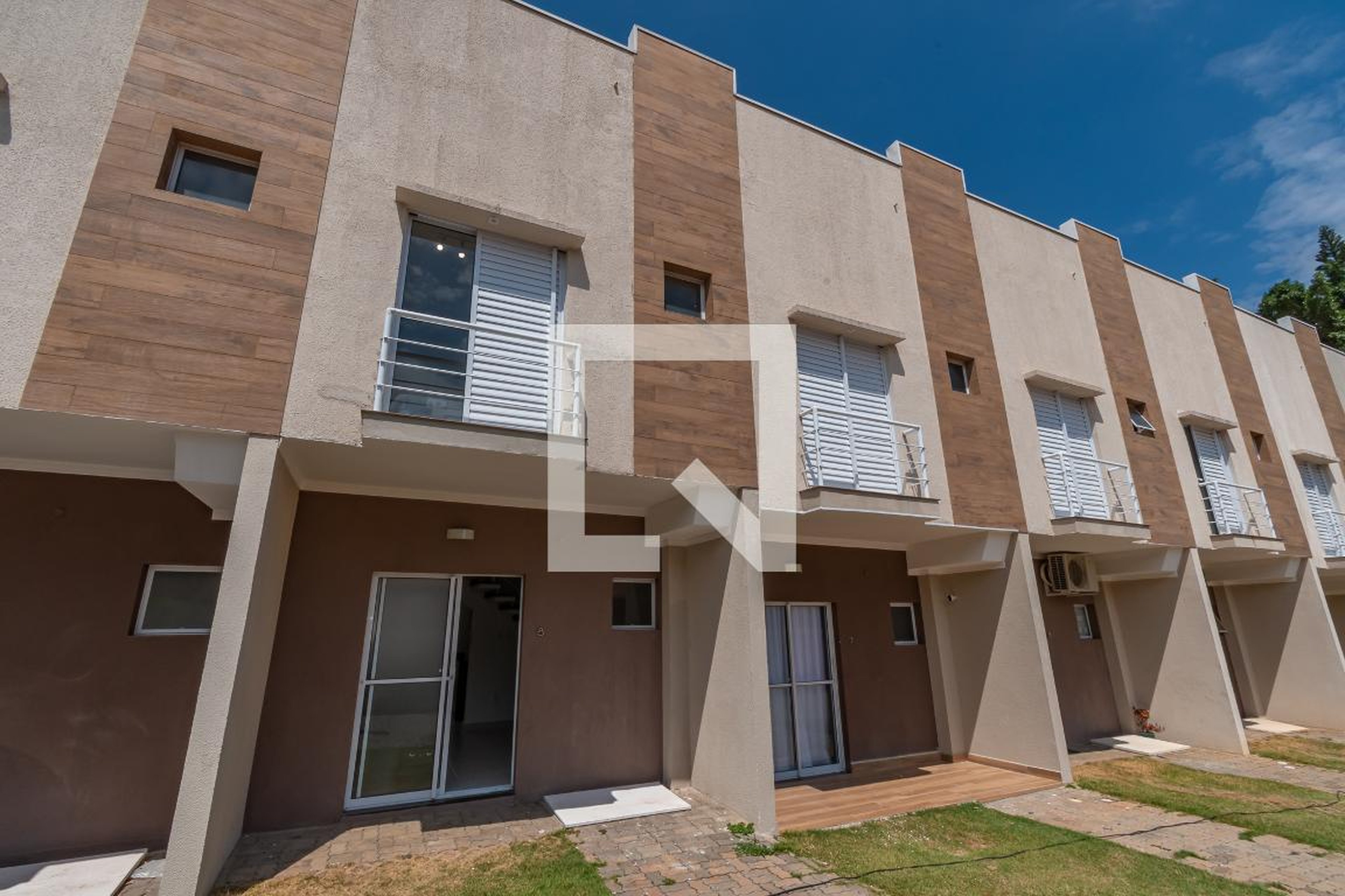 Fachada Condomínio em Rua das Hortências, 446