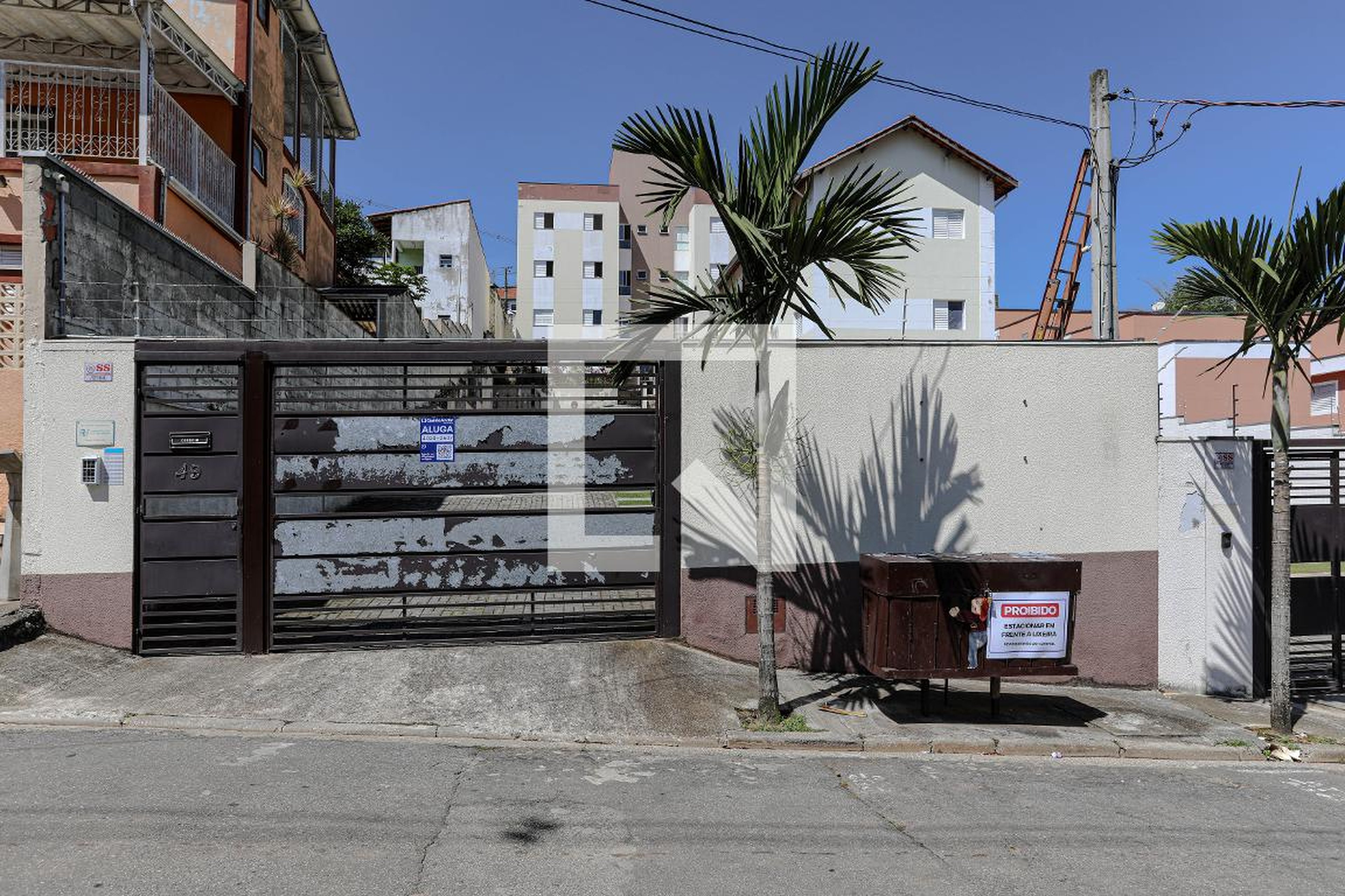 Fachada Condomínio em Rua Maria Bezerra de Andrade, 49