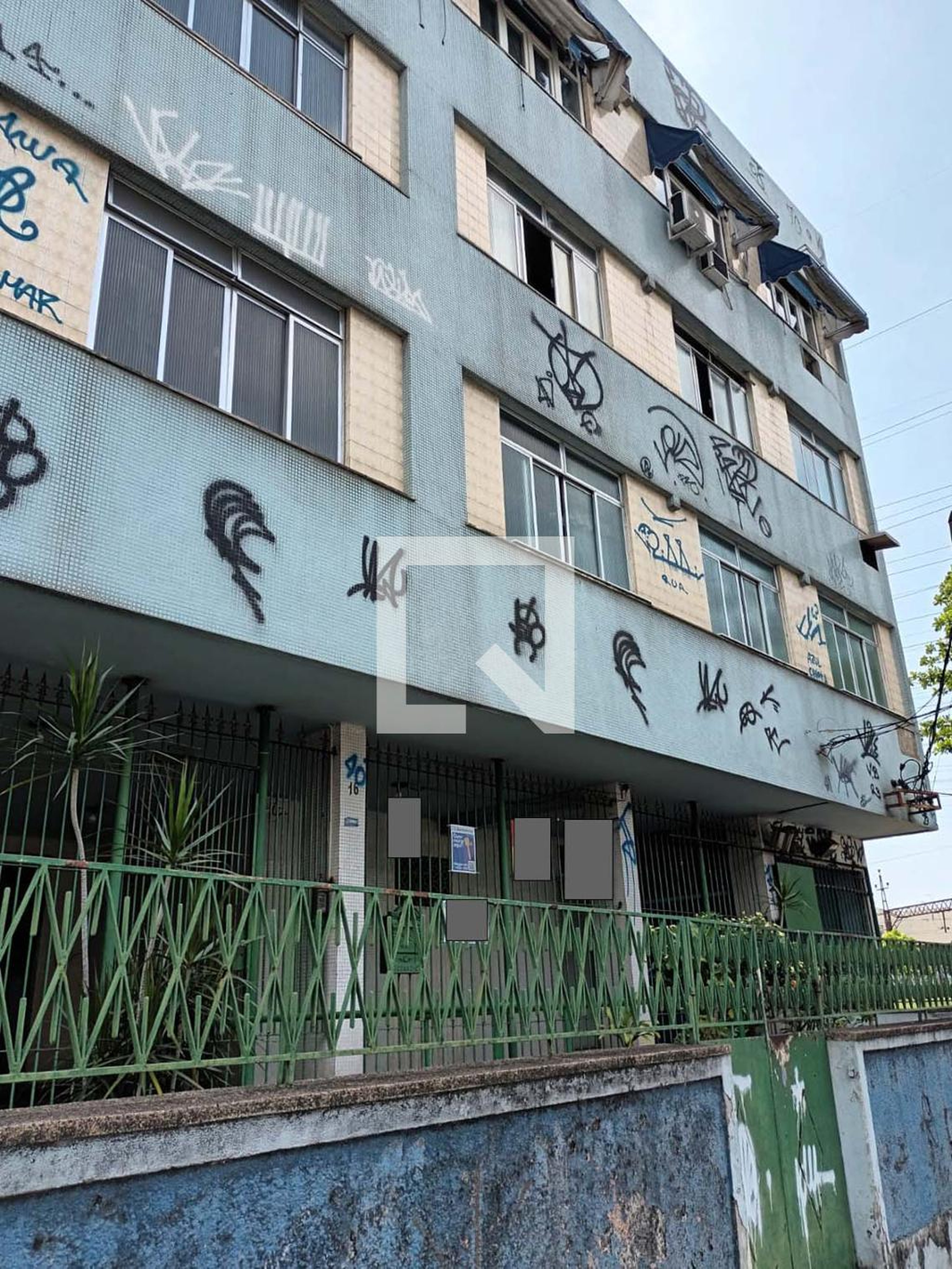 Fachada Condomínio em Rua Maria Lopes, 16