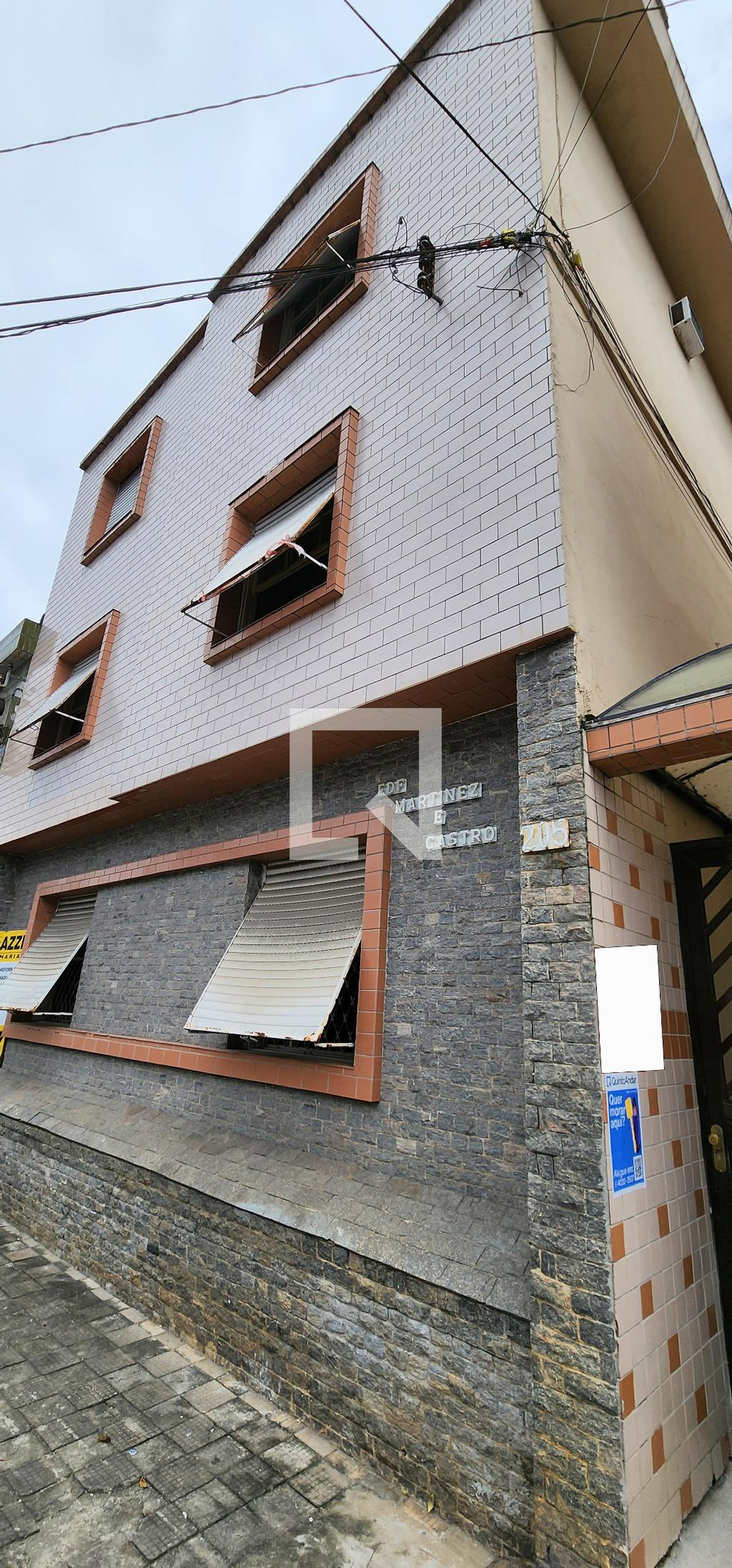 Fachada Condomínio em Rua Luís Gama, 205