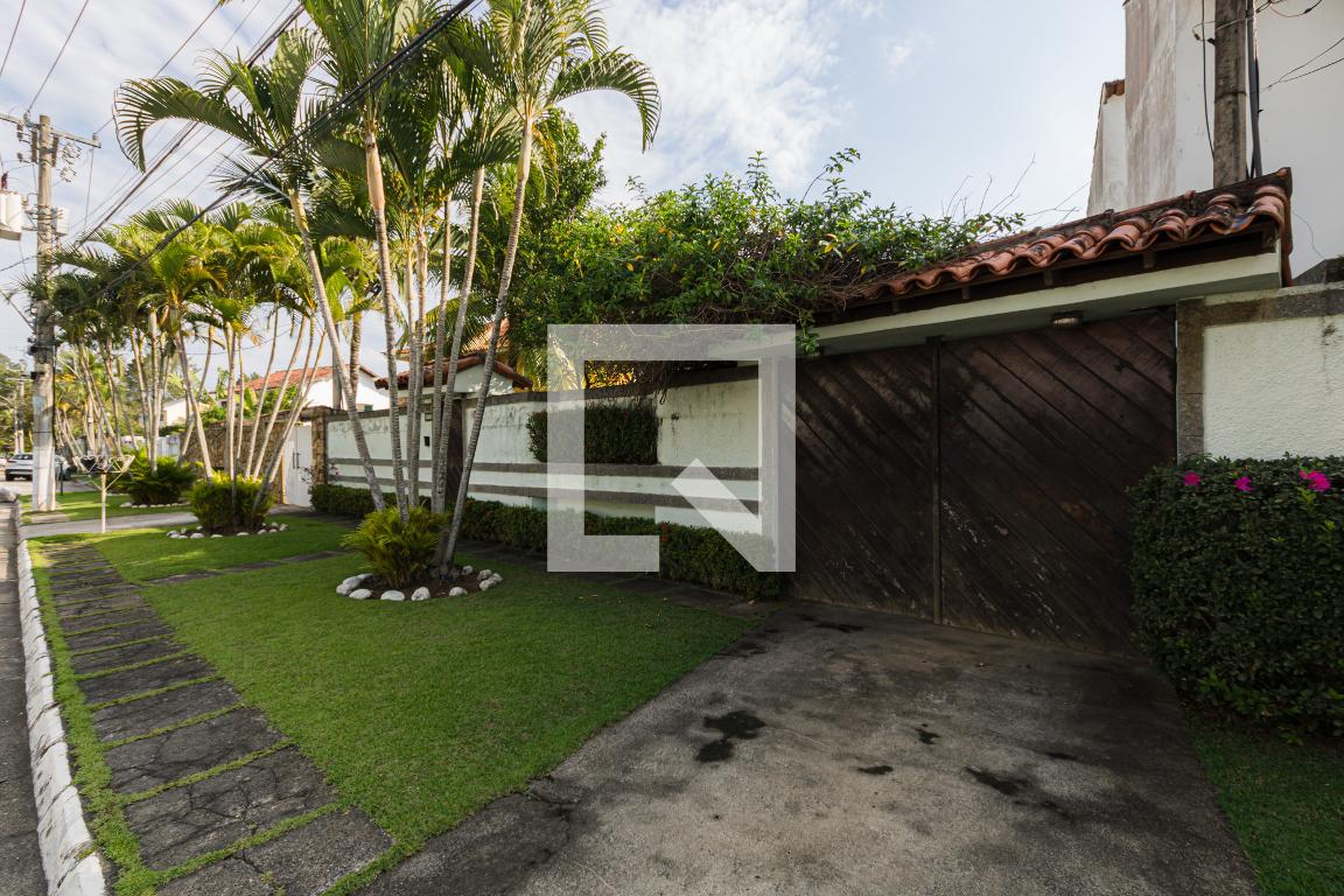 Fachada Condomínio em Rua Virola, 72