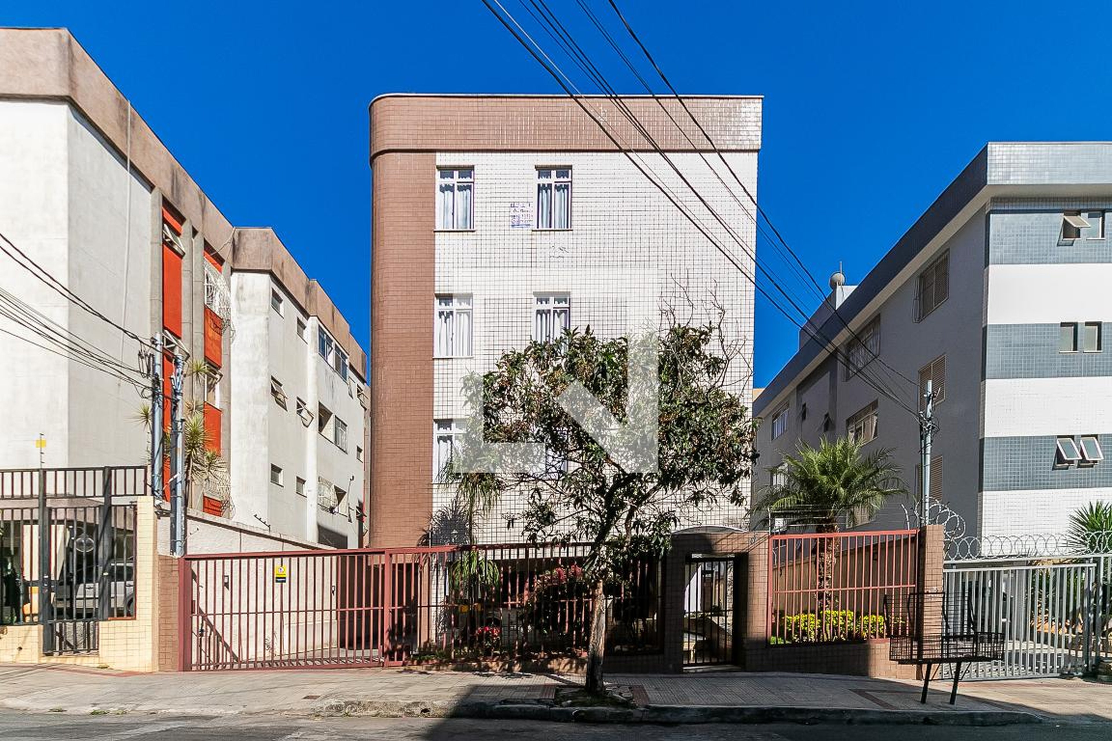 Fachada Condomínio em Rua Desembargador José Satyro, 106