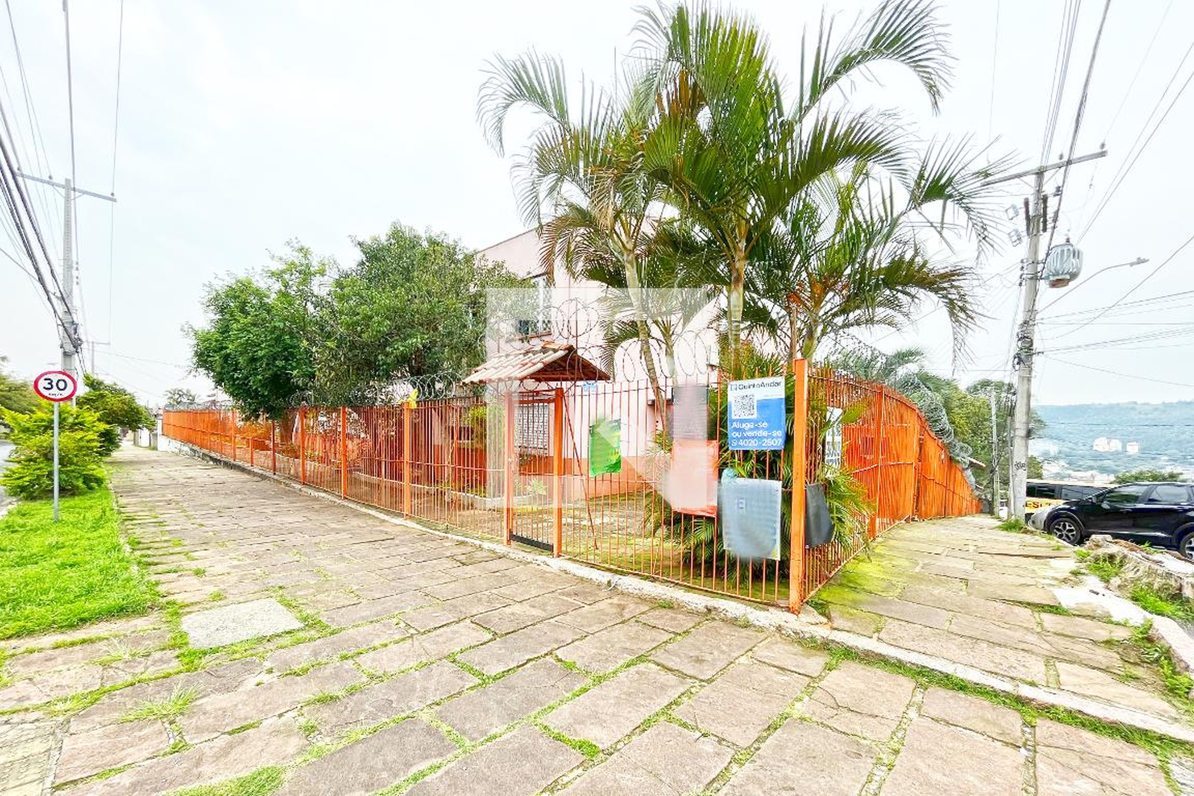 Fachada Condomínio em Rua Orfanotrófio, 94