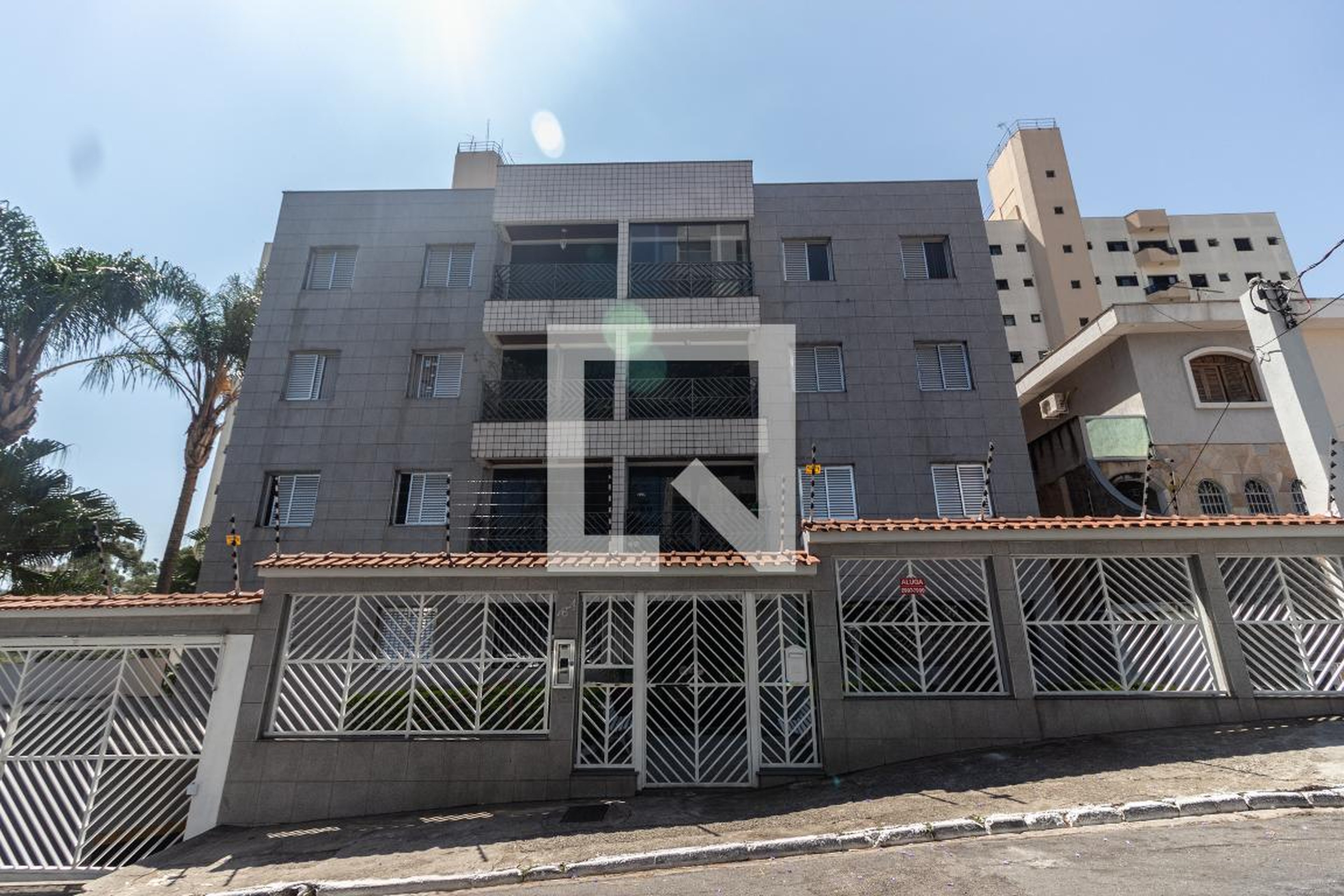 Fachada Condomínio em Rua Plínio Colas, 164