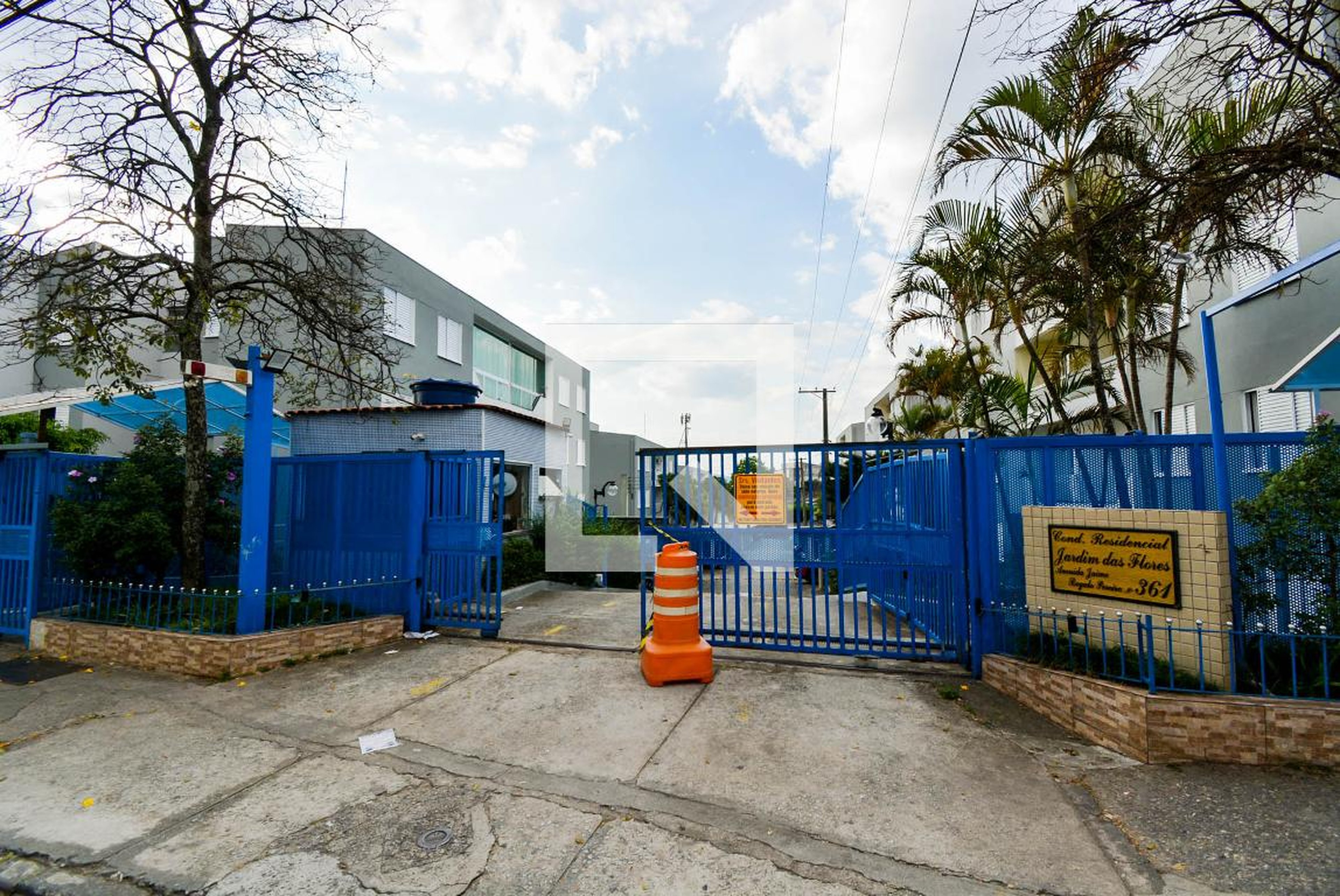 Fachada do Condomínio Condomínio Jardim das Flores