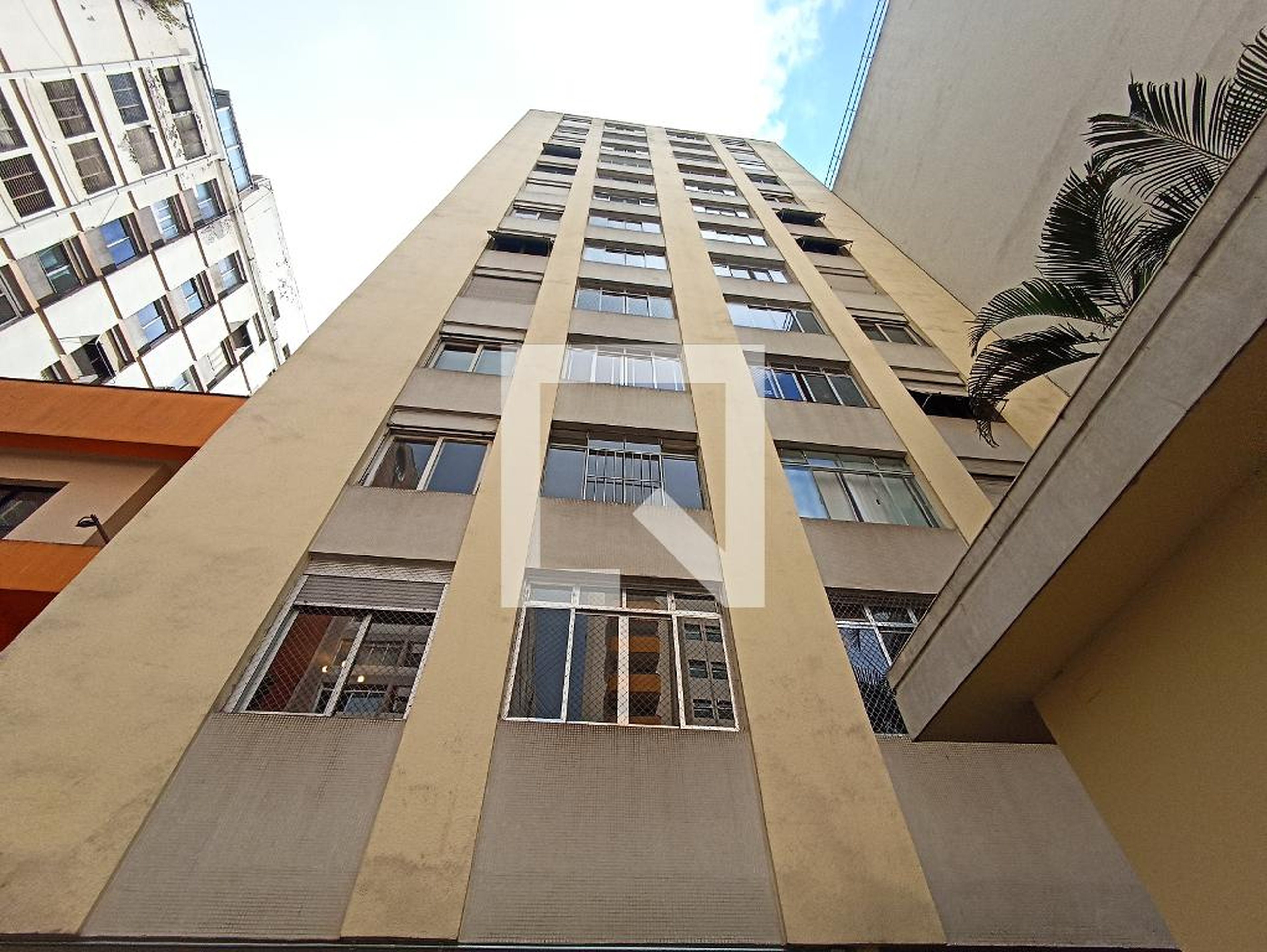 Fachada Condomínio em Rua Frei Caneca, 156