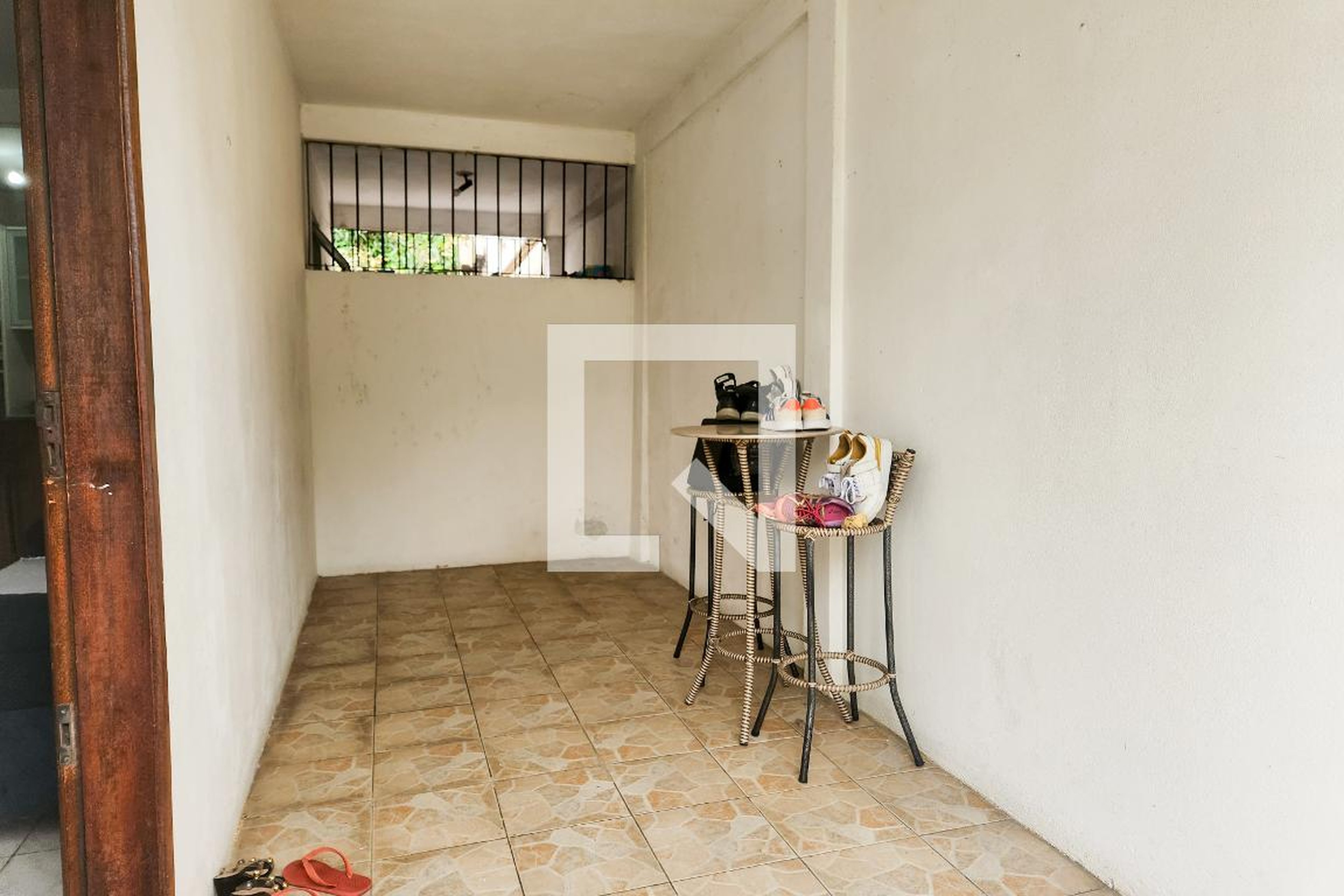 Entrada Condomínio em Avenida Vale do Tororó, 48